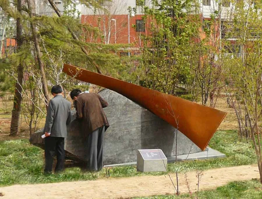 900Tsinghua_passage_Lfrt45.jpg
