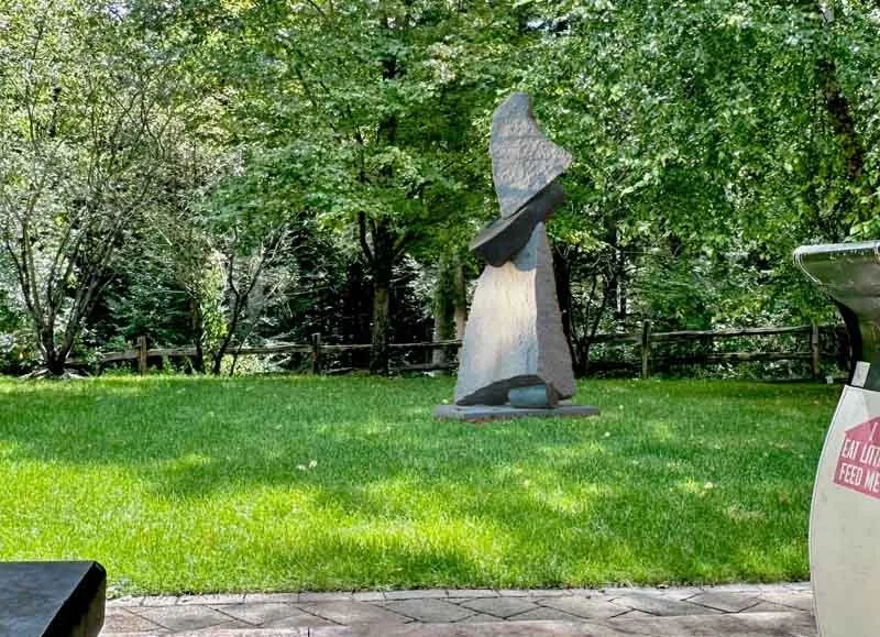 SAXUM VELUM (stone sail)
1996, bronze / granite, 92"h x46"w x38'd (233 x117 x96 cm)