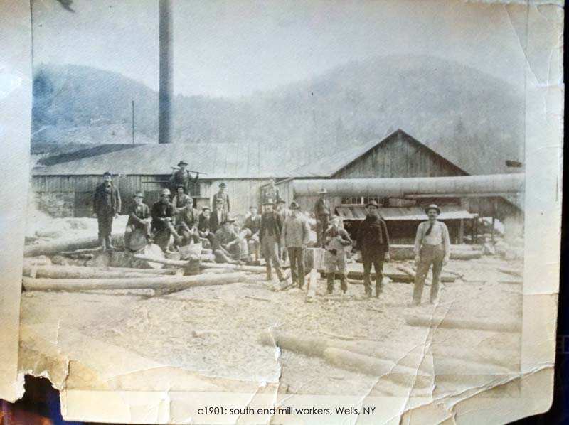 800_1901millworkers.jpg
