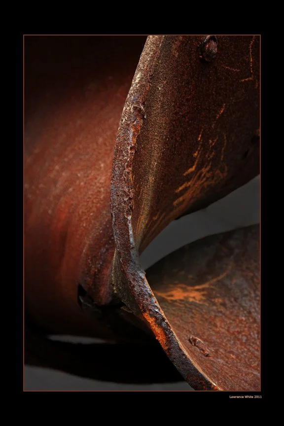 RedCurve11LWhitePhoto.jpg