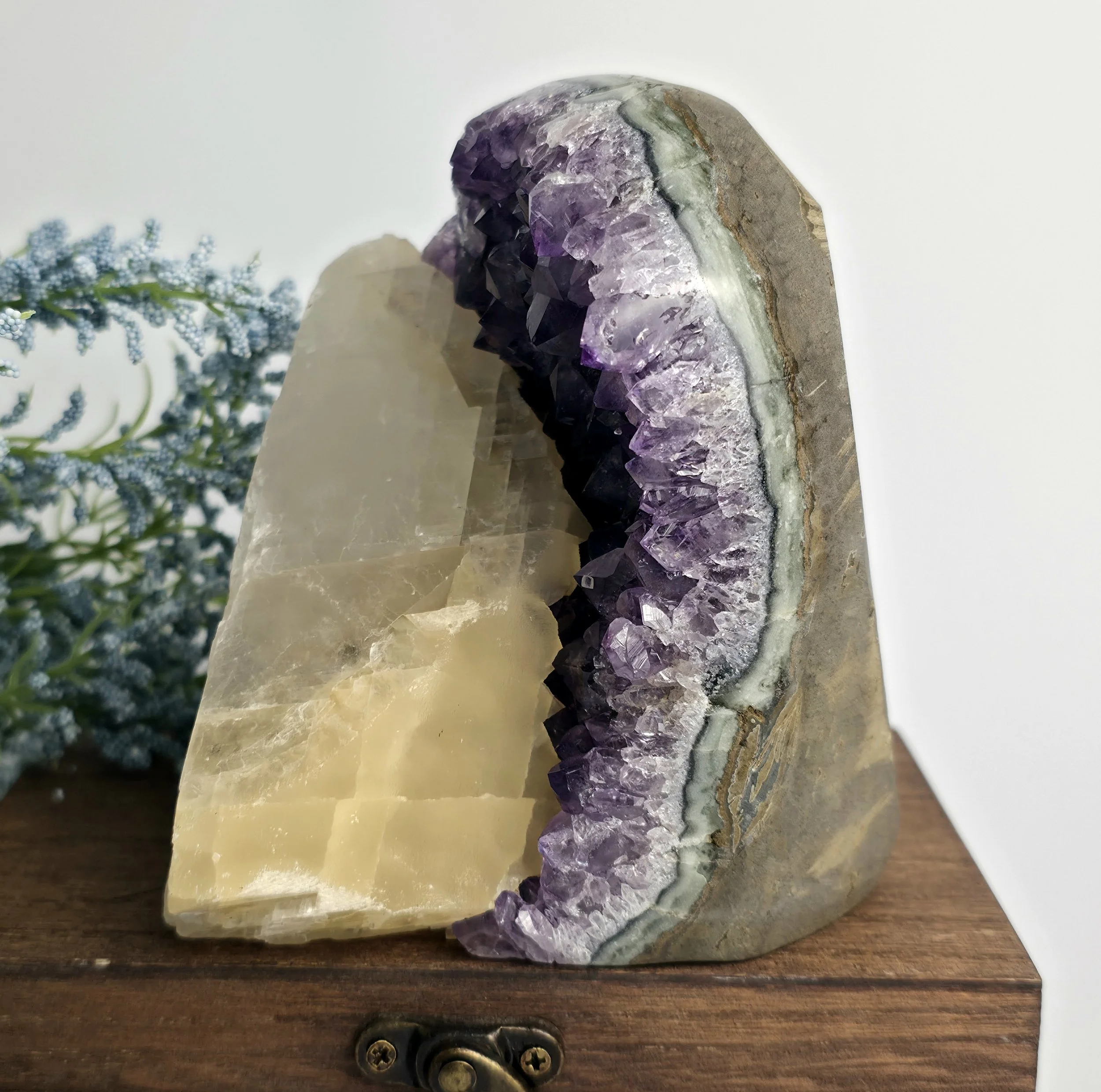 amethyst geode calcite 2.jpg