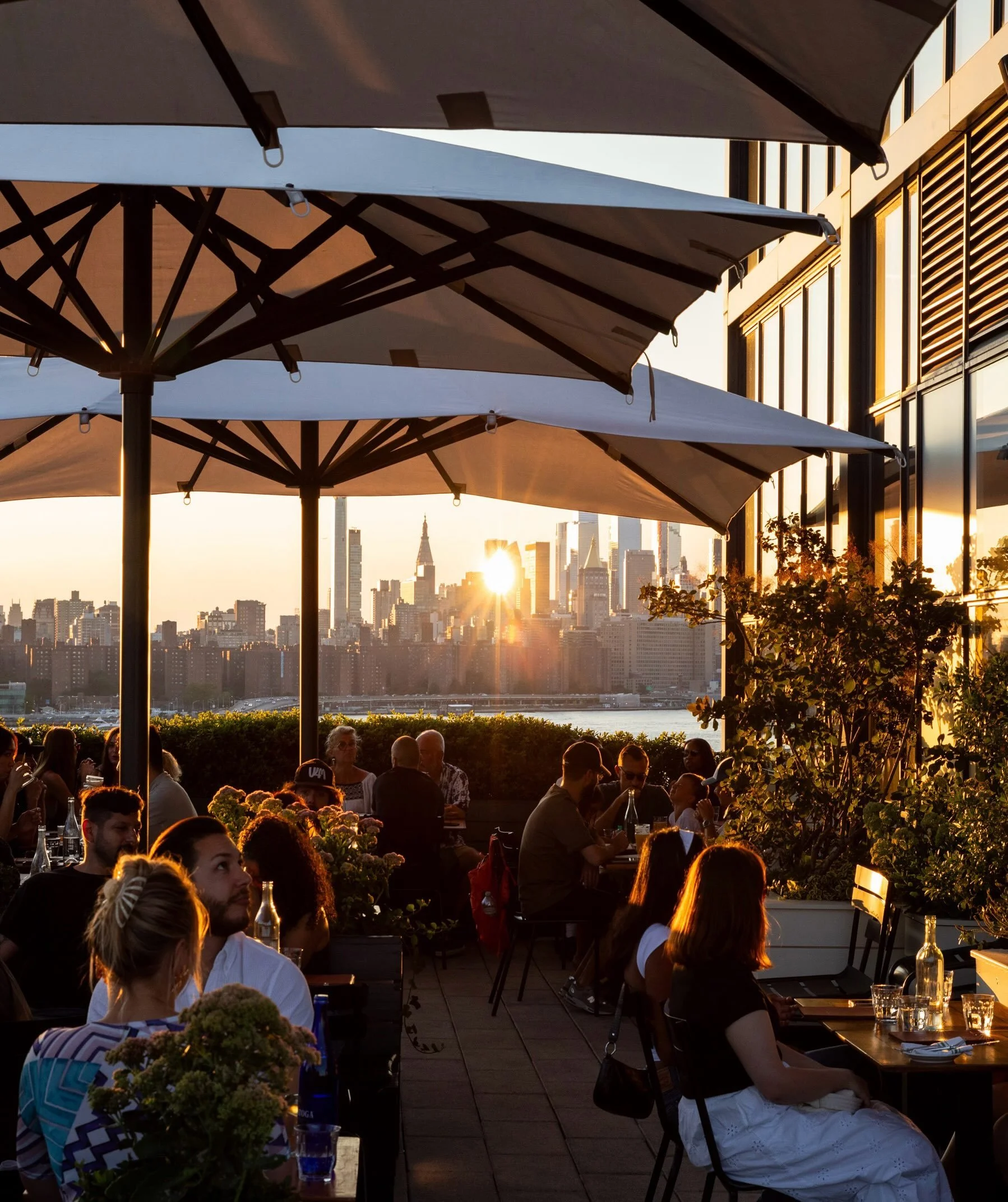 Late summer in the city hits different. ☀️ Swipe to tour a few of our favorite client outdoor dining spots: 

@barblondeau
@thestandardeastvillage
@cafechelseanyc
@nycboathouse
@musketroom
@thedynamoroom
@grimmtavern
@sundayinbrooklyn
@cafebarjf
@bar