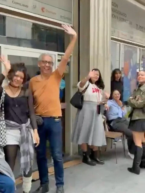 @masalaymaiz hosted their 7th annual Pay What You Can Day (or Paga Lo Que Puedas) and this year, the tradition went global! 🌎

Over 100 restaurants in 15 countries across the world participated, also including several other Mona clients. Swipe to se