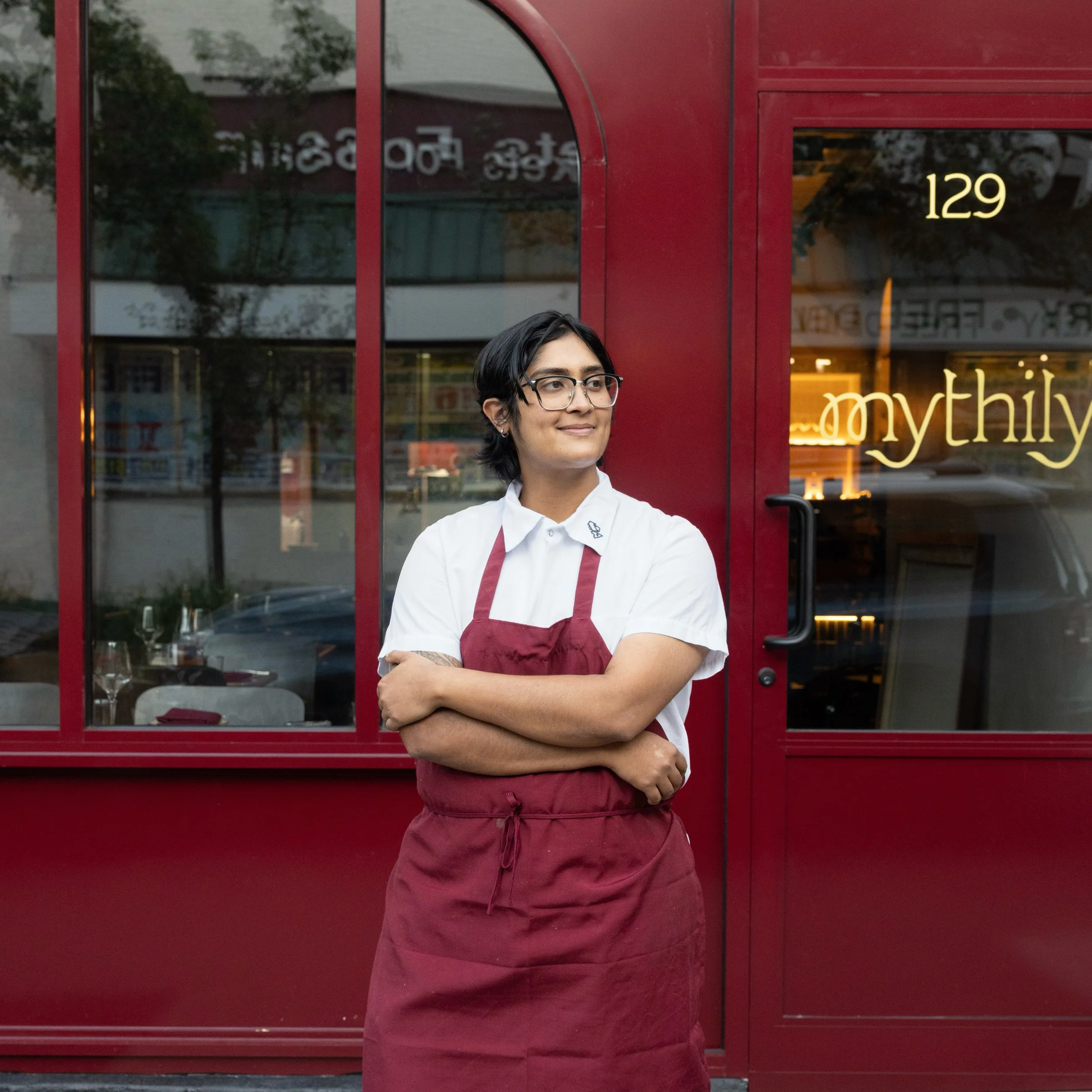 @mythily.nyc, the progressive South Indian restaurant from @chefrasikav, is now open in Williamsburg!

Drawing from family recipes and regional traditions, Rasika brings her own perspective to dishes like Kathrikkai Adaippu Curry, Green Circle Kozhi 