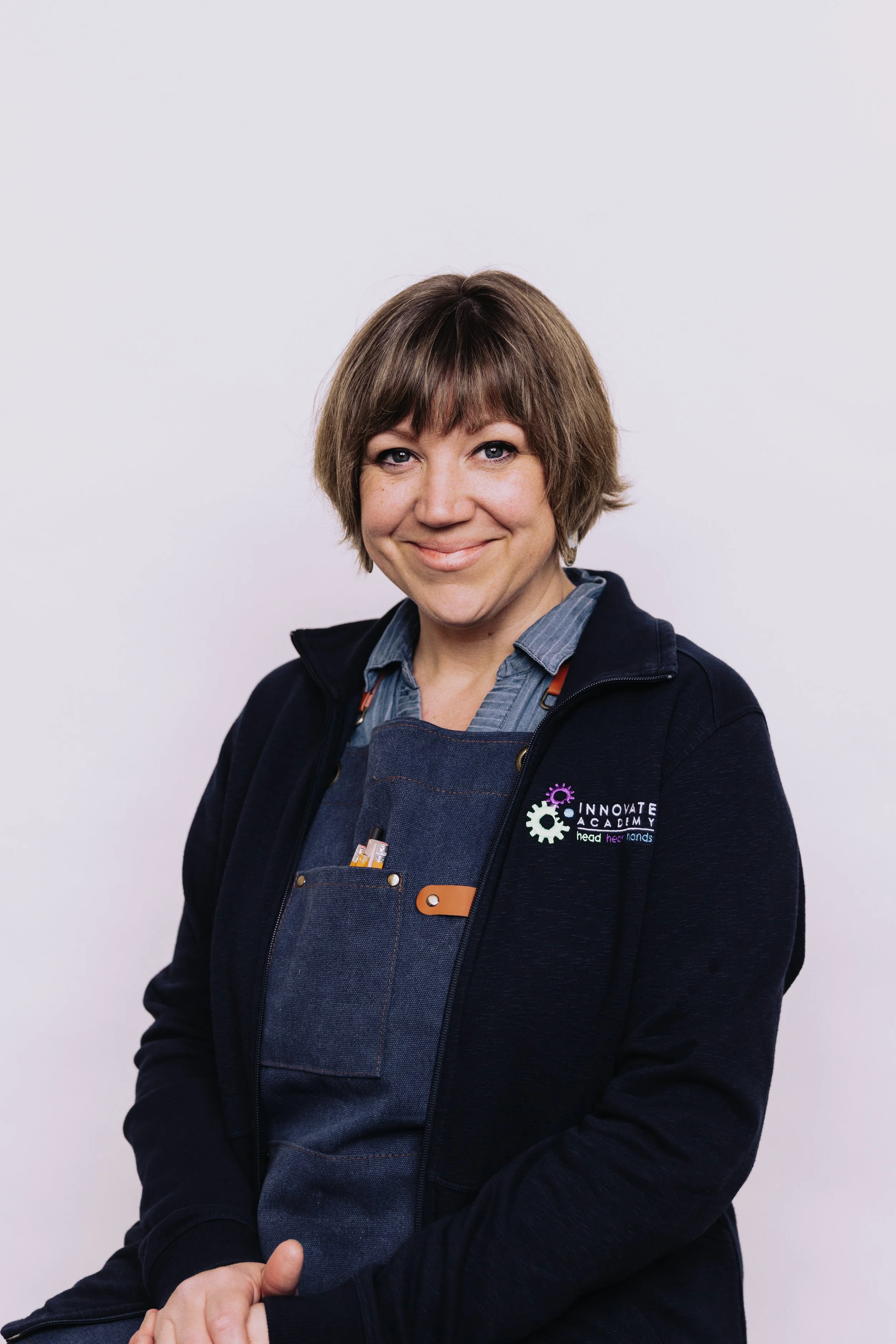 Logo for Innovate Academy featuring interconnected blue gears and the text 'INNOVATE ACADEMY'.