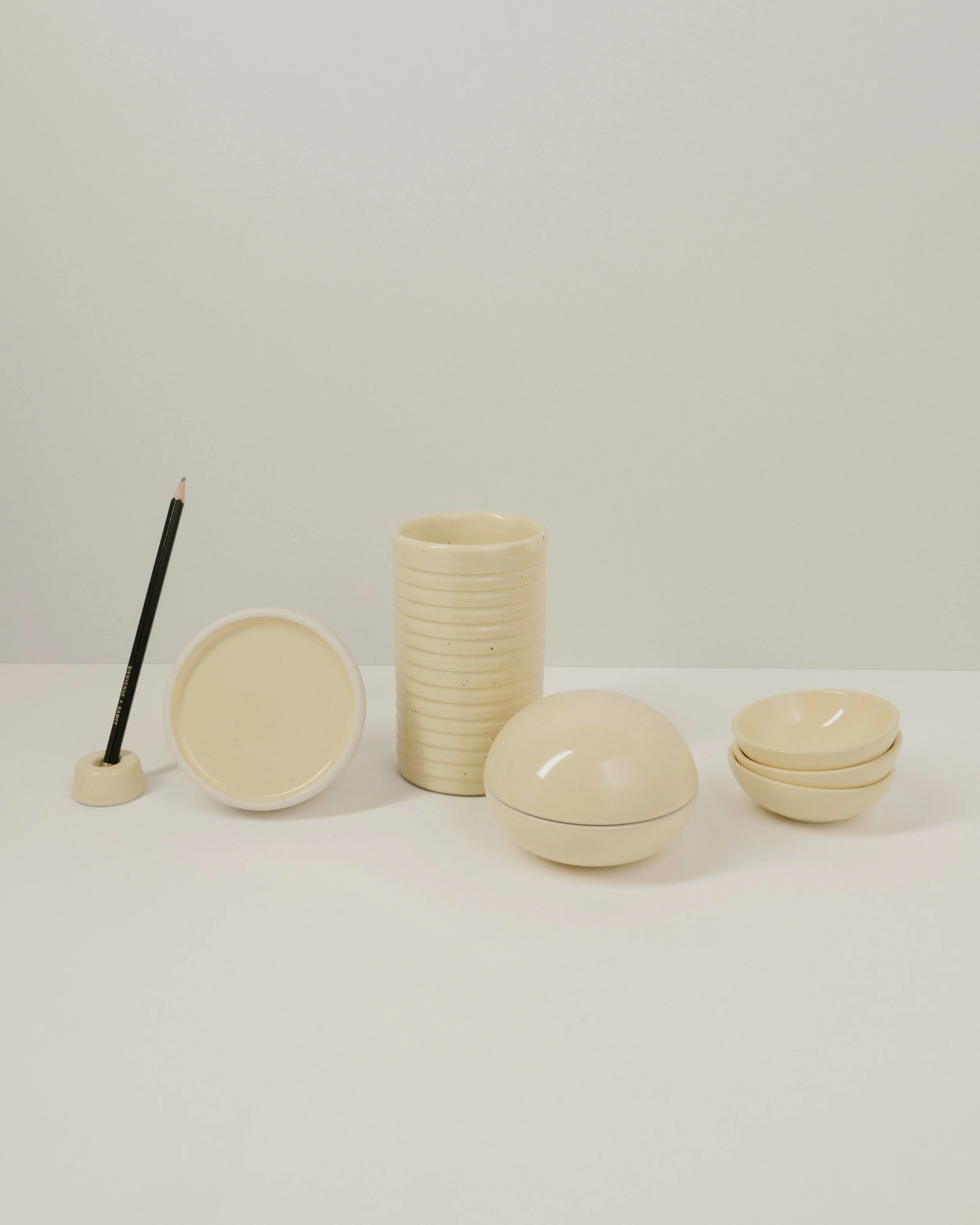 Things for your desk, in yellow - 2023