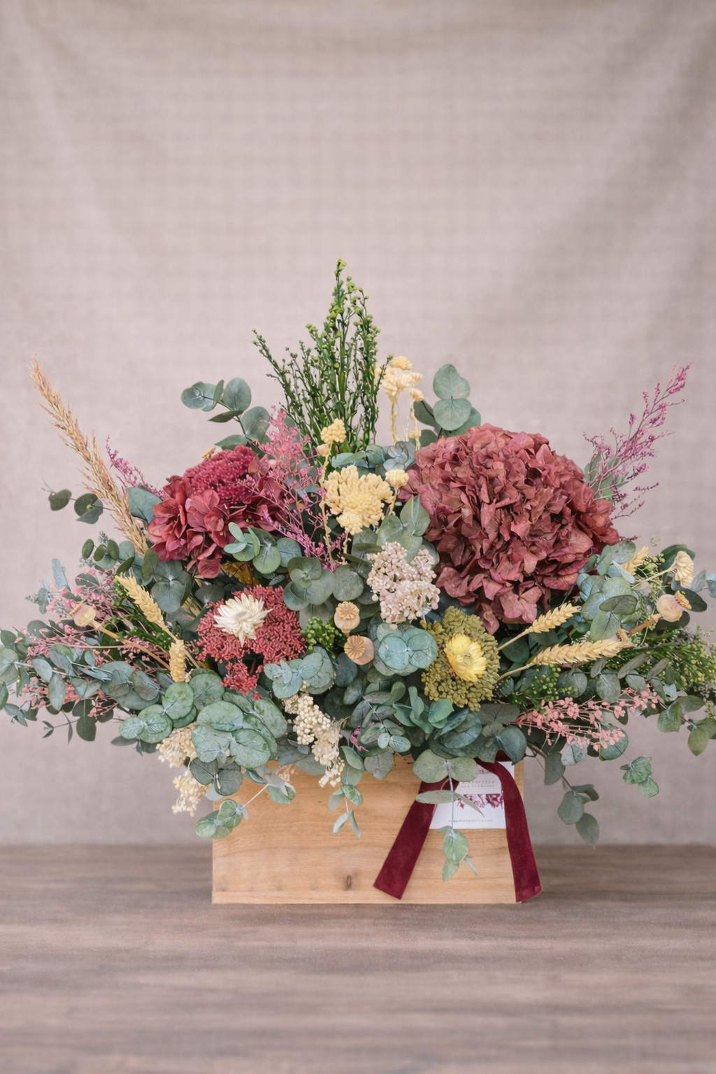 Caja de Flores Preservadas en Tonos Rosas