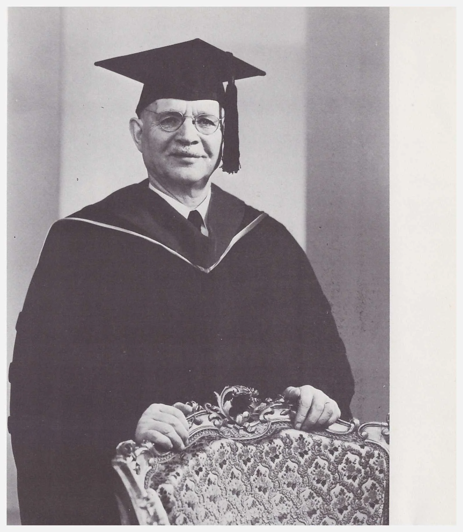 1949 blev Lewi Pethrus teologie hedersdoktor vid Wheaton College, Wheaton, Illinois, USA.