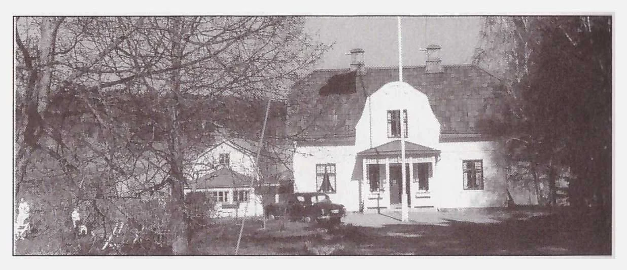 Bredden – familjen Pethrus mångåriga bostad ett par mil norr om Stockholm. I lillstugan föddes Dan-Jakob.