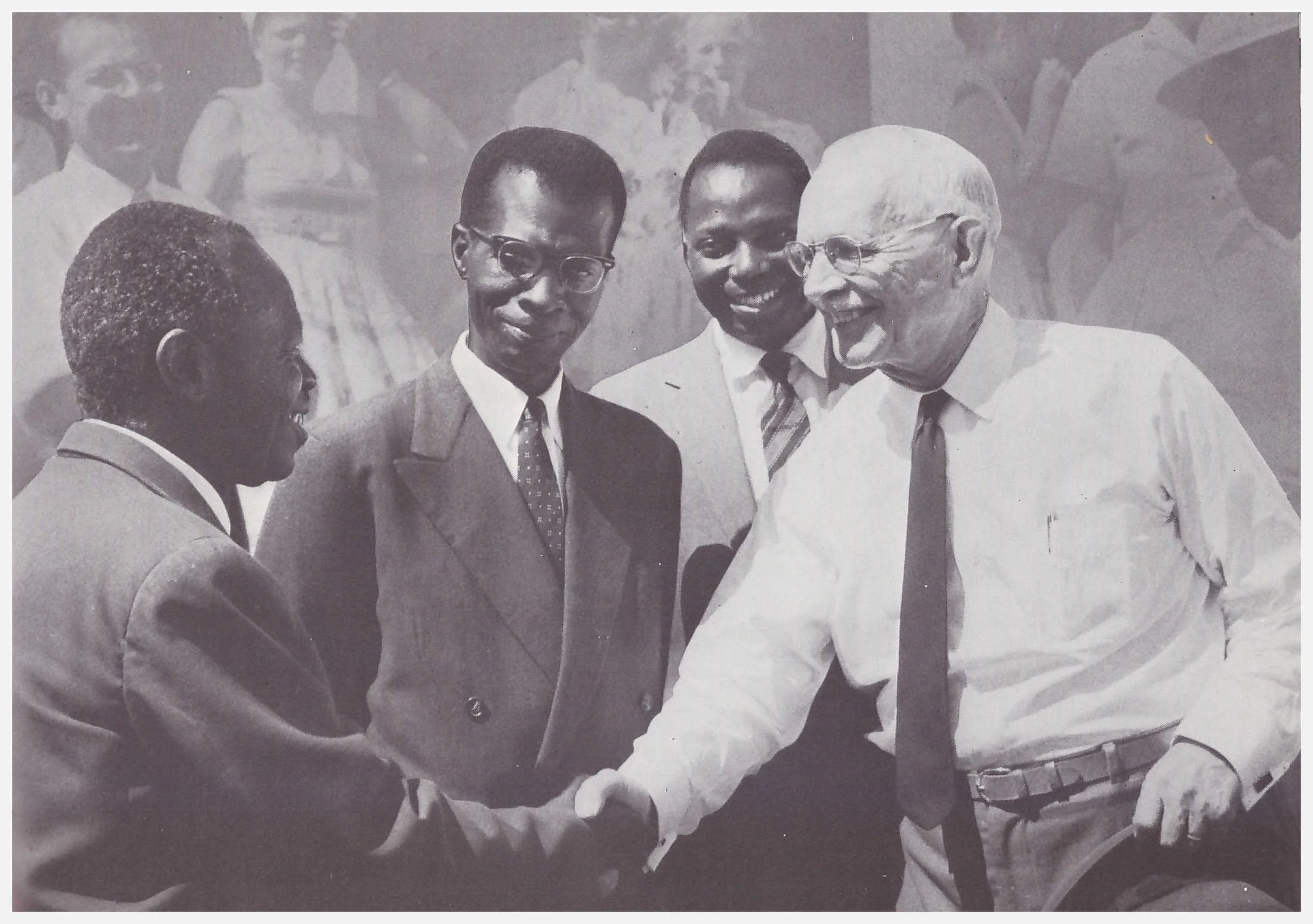 Ansvaret för den svenska pingstmissionen i Afrika lämnades 1960 över i afrikanernas händer.