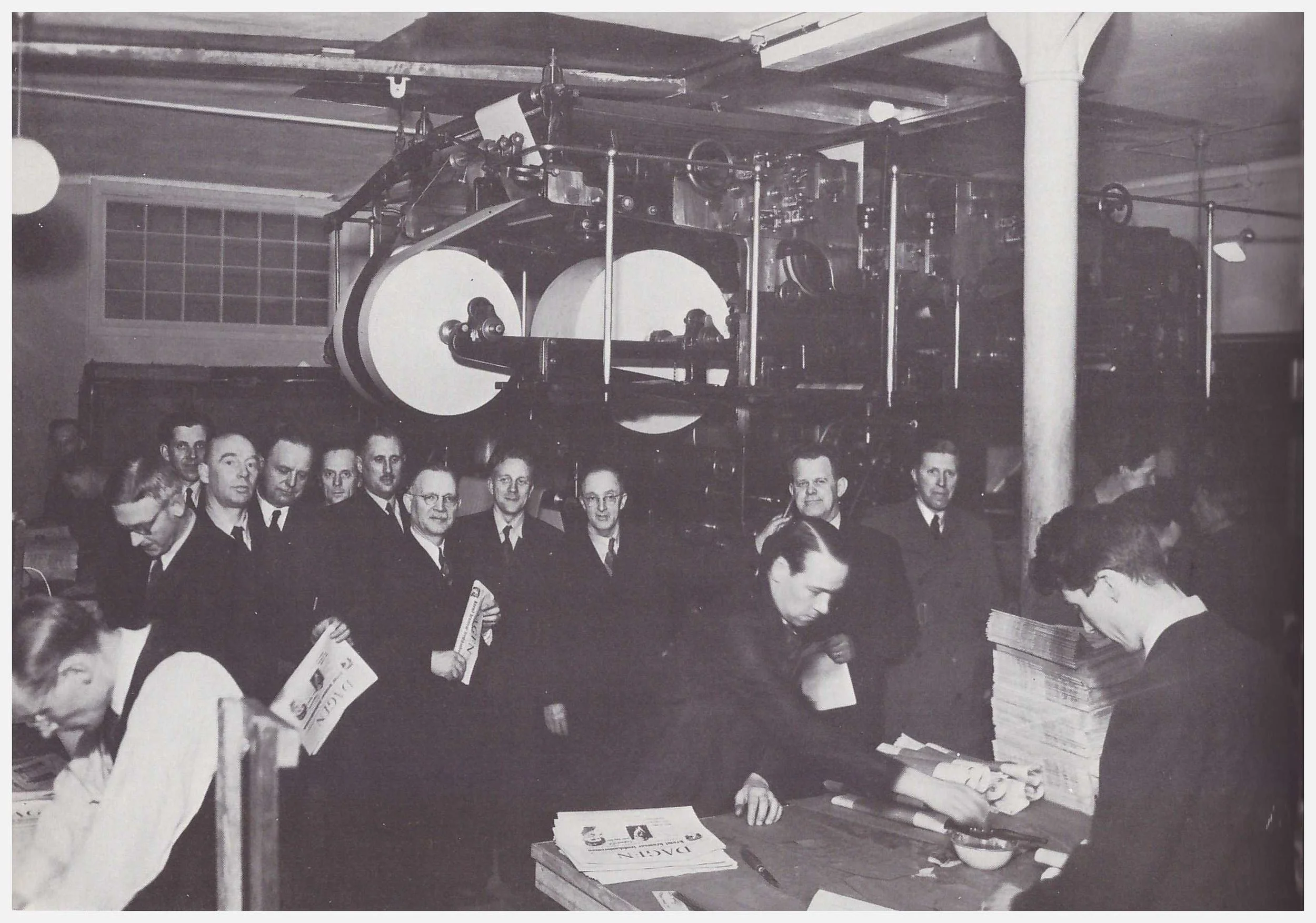 Första numret av tidningen Dagen trycks i Klara civiltryckeri natten till den 1 november 1945.