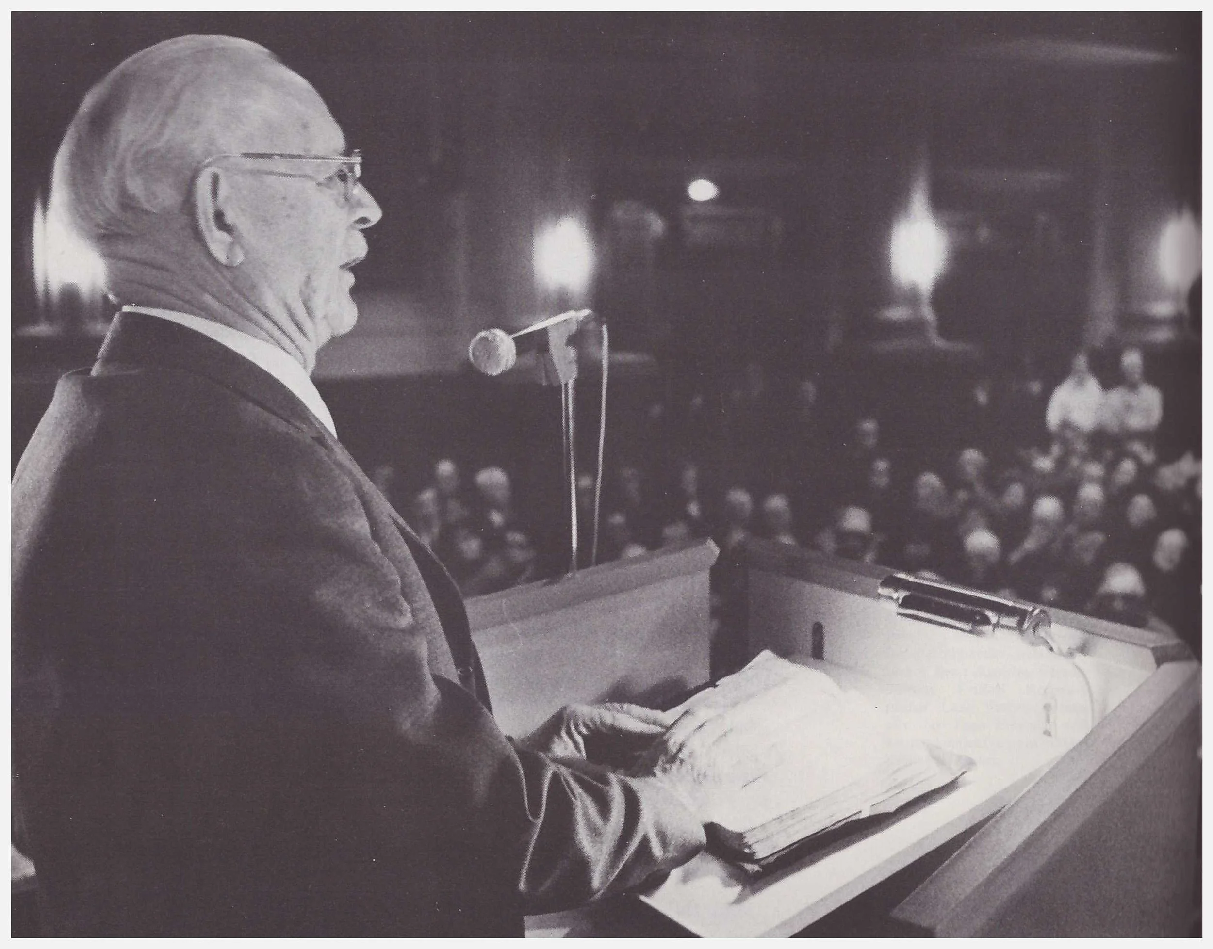 Lewi Pethrus invigningstalar 10 oktober 1968 när Nalen öppnas som centrum för LP-stiftelsens rehabiliteringsarbete för alkoholister och narkomaner.