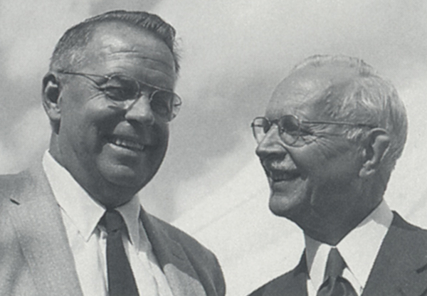 Tillsammans med vapenbrodern och sångaren Einar Ekberg.