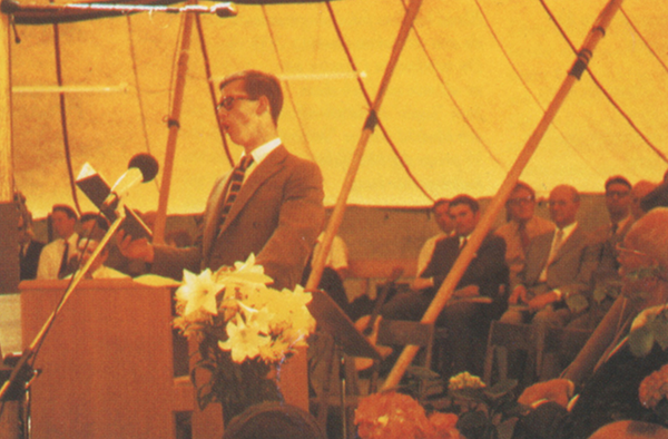 Dan-Jakob med Lewi i tältsalongen på Nyhemsveckan.