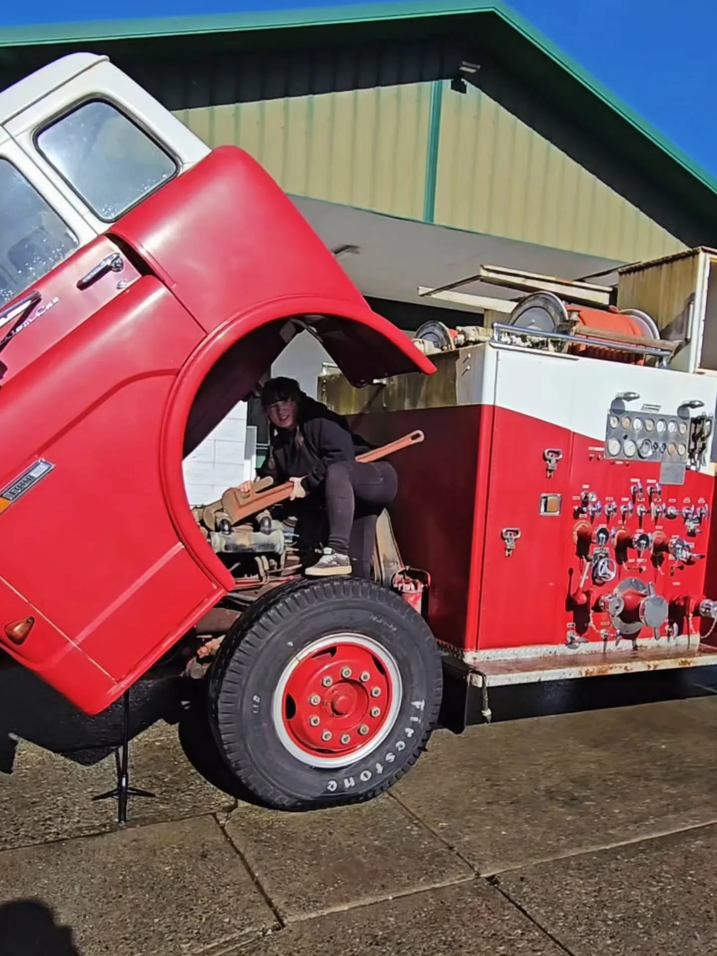 April photo dump. 🐇🌷 Love my life and what its become. It can only get better. 🥰

#photodump #springenergy #FeralCarGirl #mechaniclife #yyj