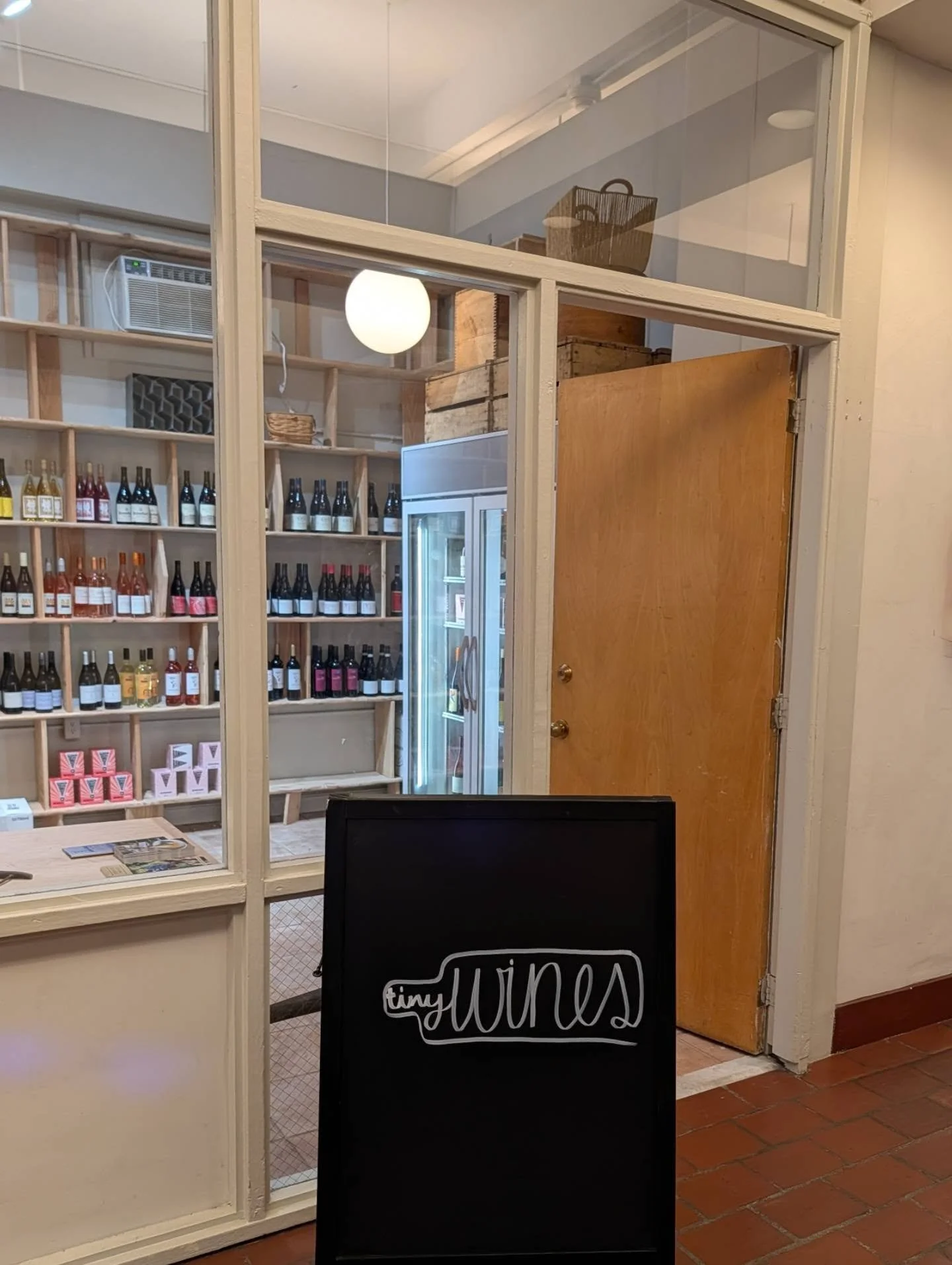 Take a stroll down to the Dewitt Mall tomorrow evening from 4-7, and join us for the inaugural tasting at @tinywinesofithaca !
We will be pouring phenomenal local bottles from @btfwines , @keukalakevineyards , @billsborowinery and more!