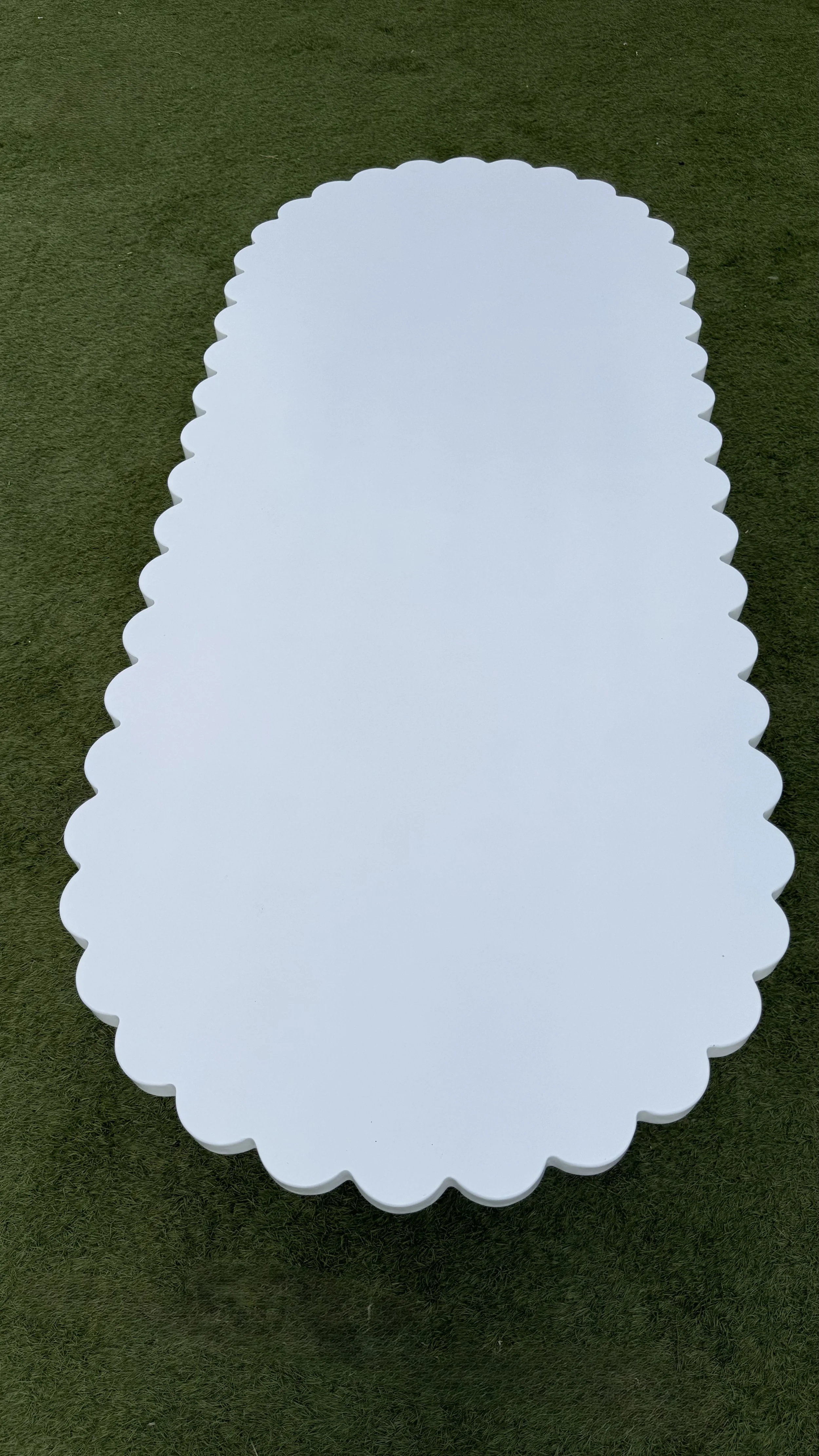 Kids white scallop table