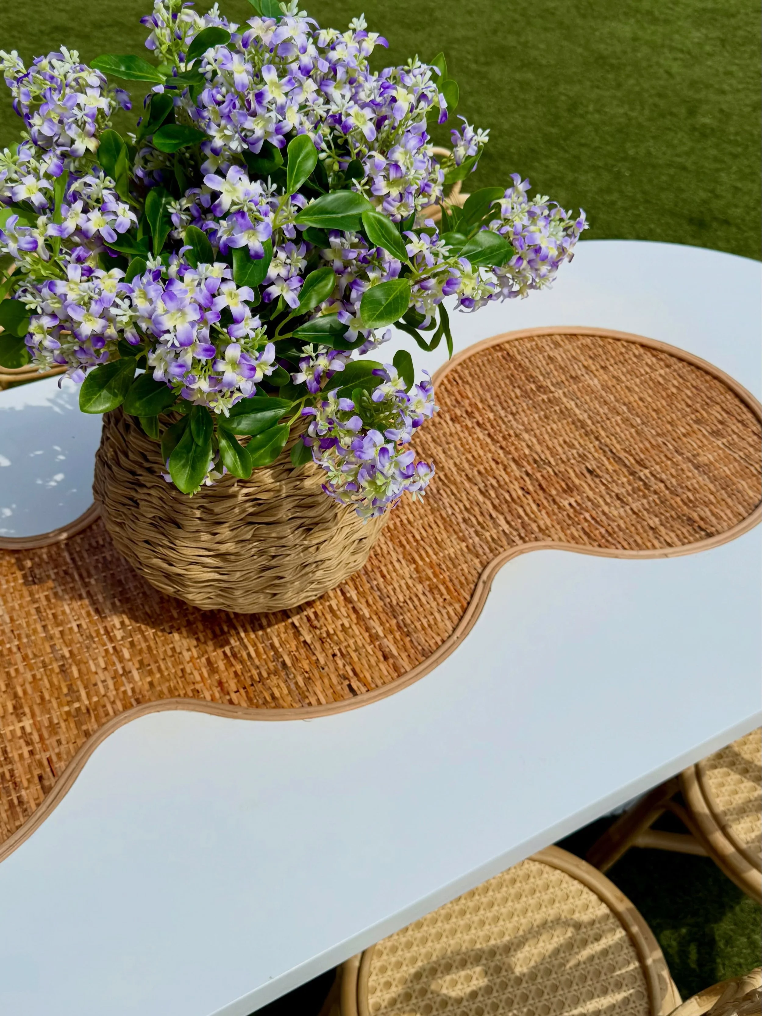 Meet The Pearl.
Our most luxurious table &mdash; a stunning white oval with a beautiful rattan inlay detail and elegant ribbed base.
Link in bio to request to book.

#dfwkidsparties #kidspartyrentaldfw #kidstablerentalprosper #luxurykidsparty #frisco
