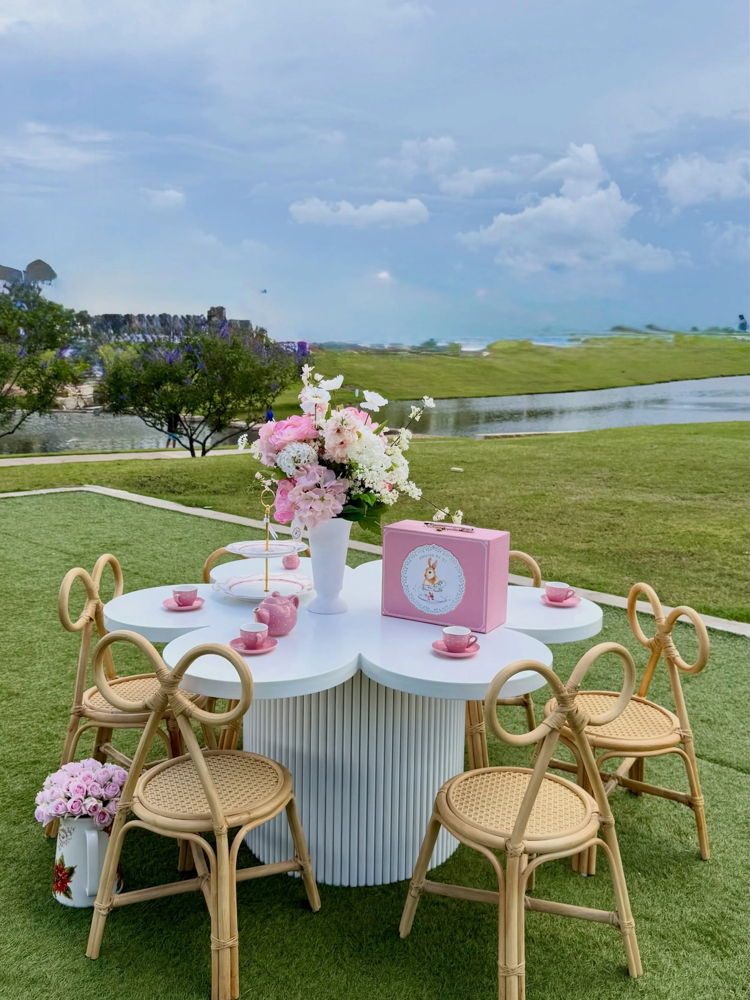 Hi, we&rsquo;re Elaine &amp; Beth.
We&rsquo;re a boutique kids party rental company bringing beautiful tables and chairs straight to your celebration &mdash; right here in North Dallas and across DFW.
We started this because we believe every little c