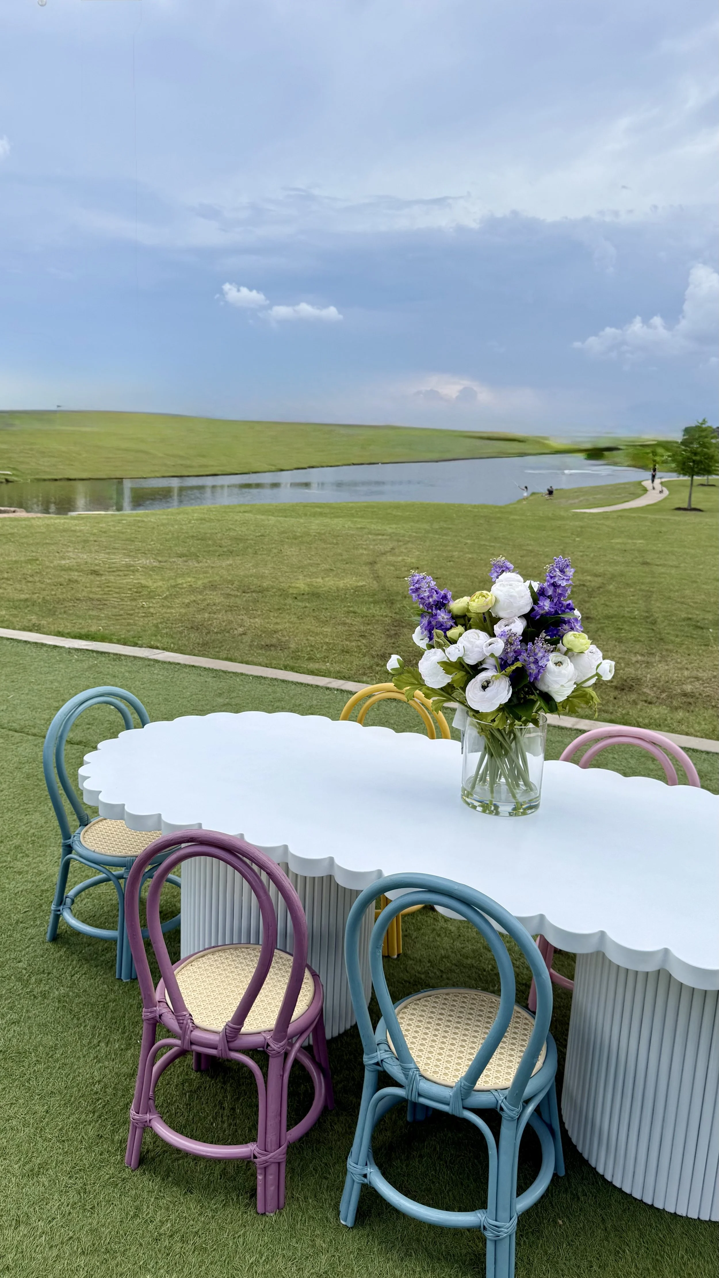 Kids white scallop table