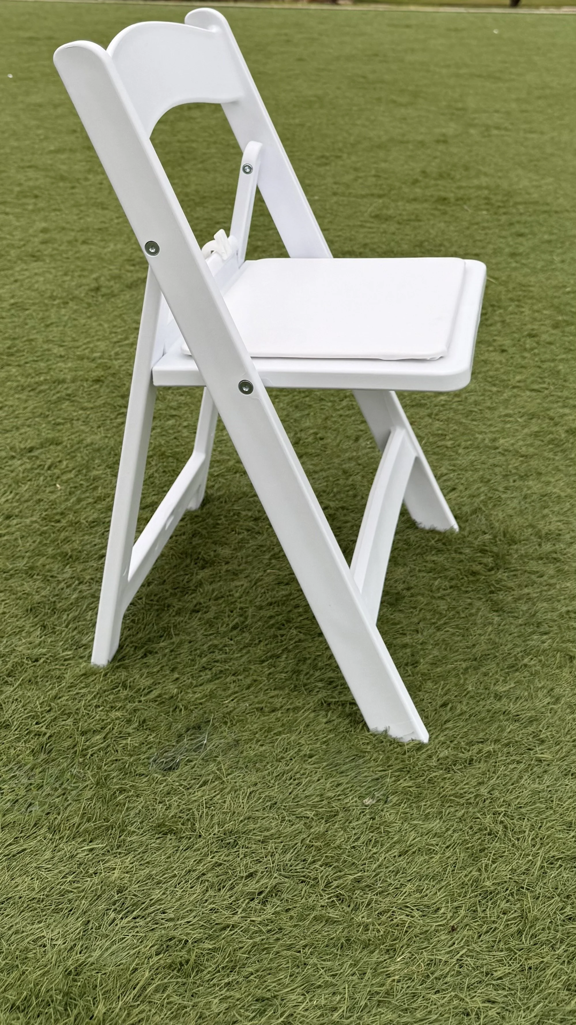 White kids garden chair
