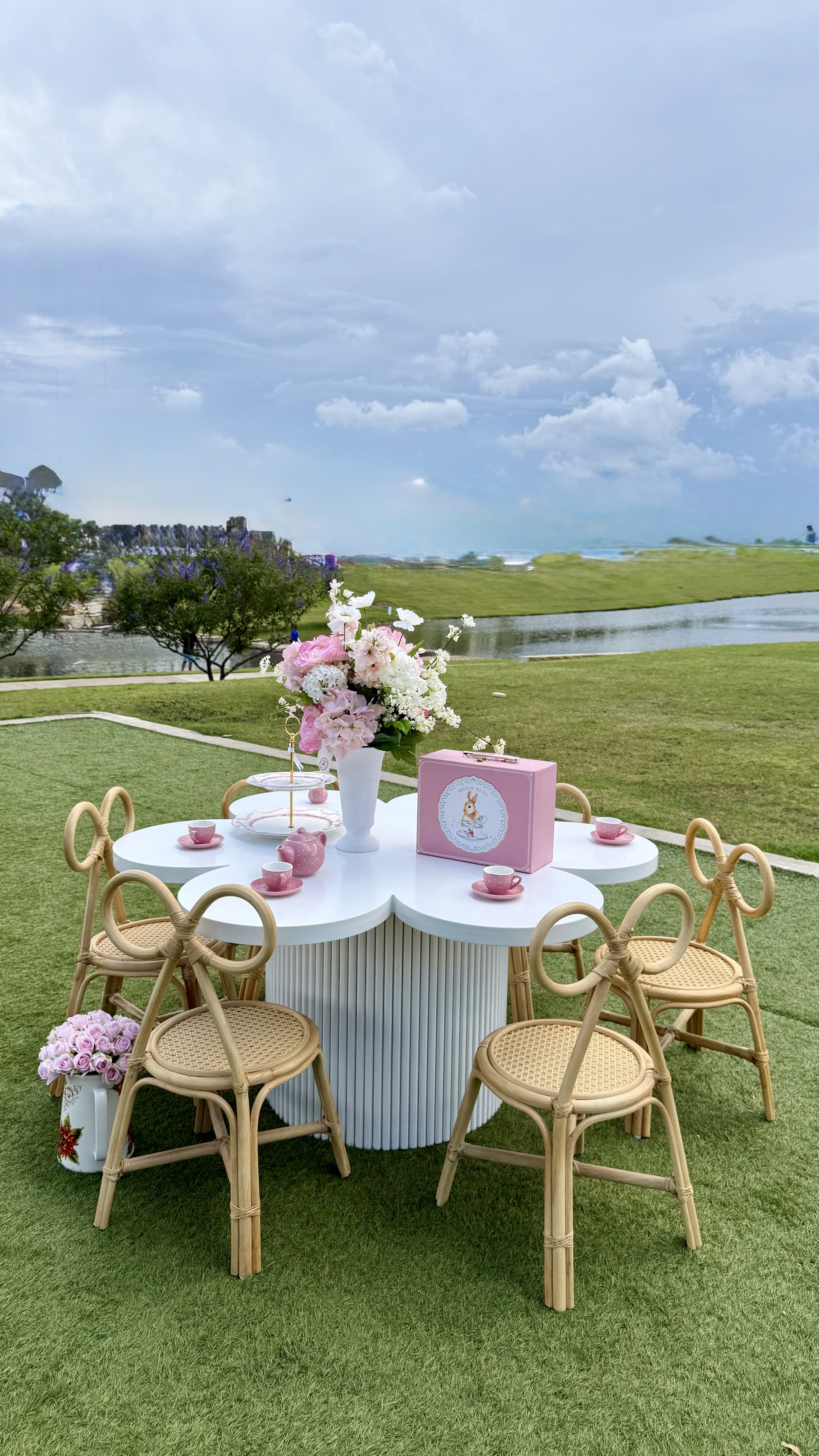 Kids rattan bow chair for rent