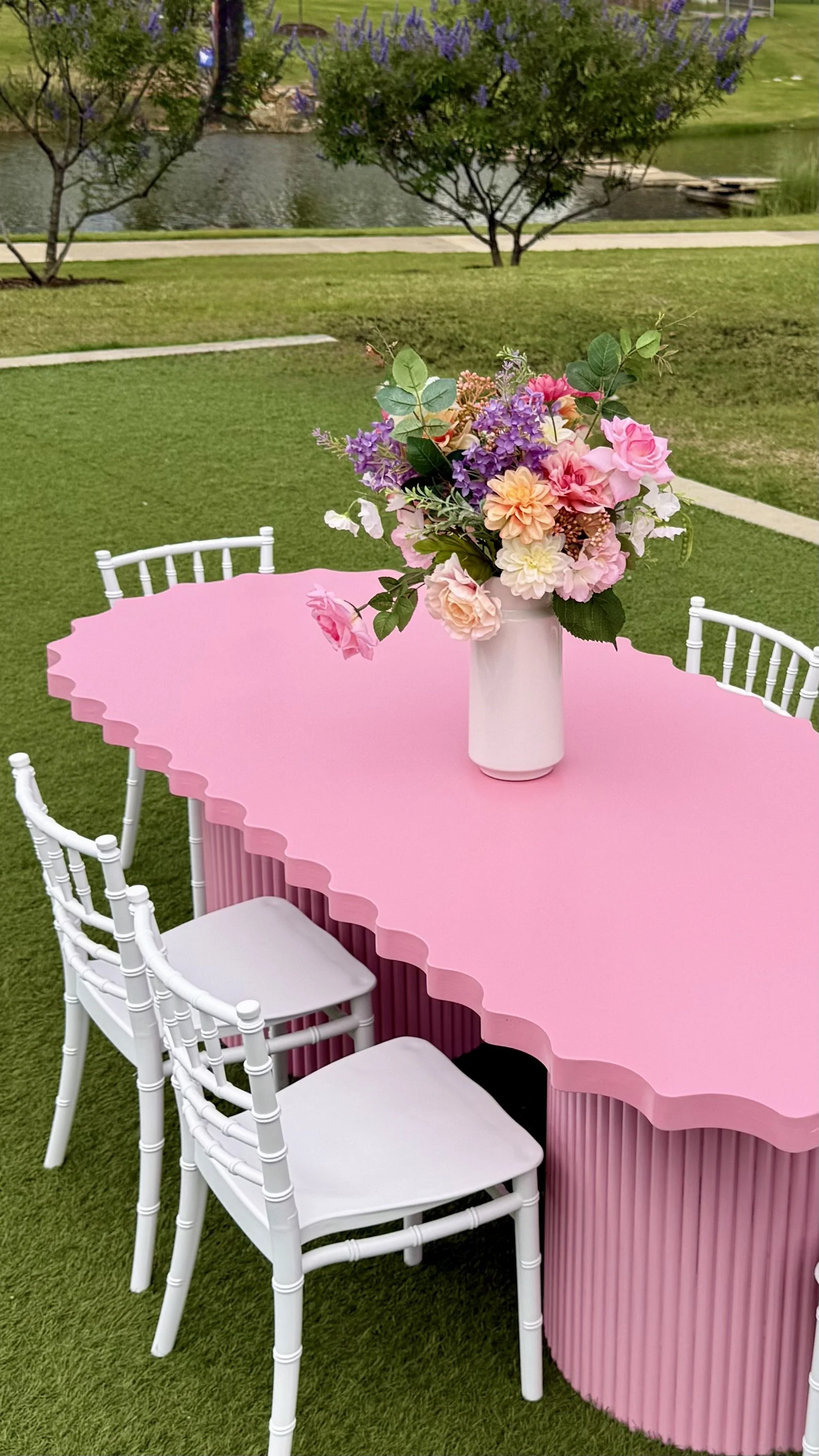 Kids pink scallop table