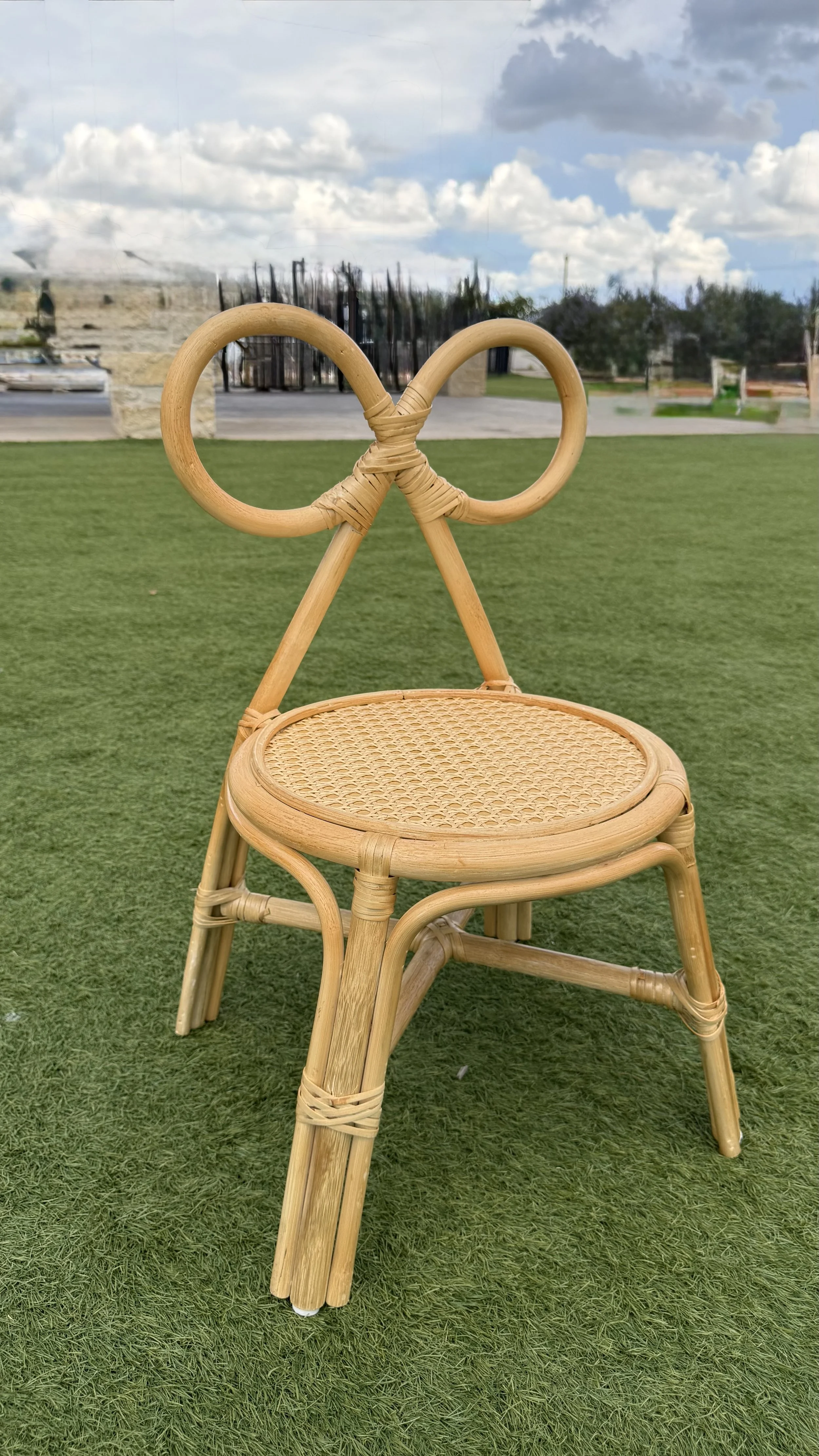 Kids rattan bow chair for parties