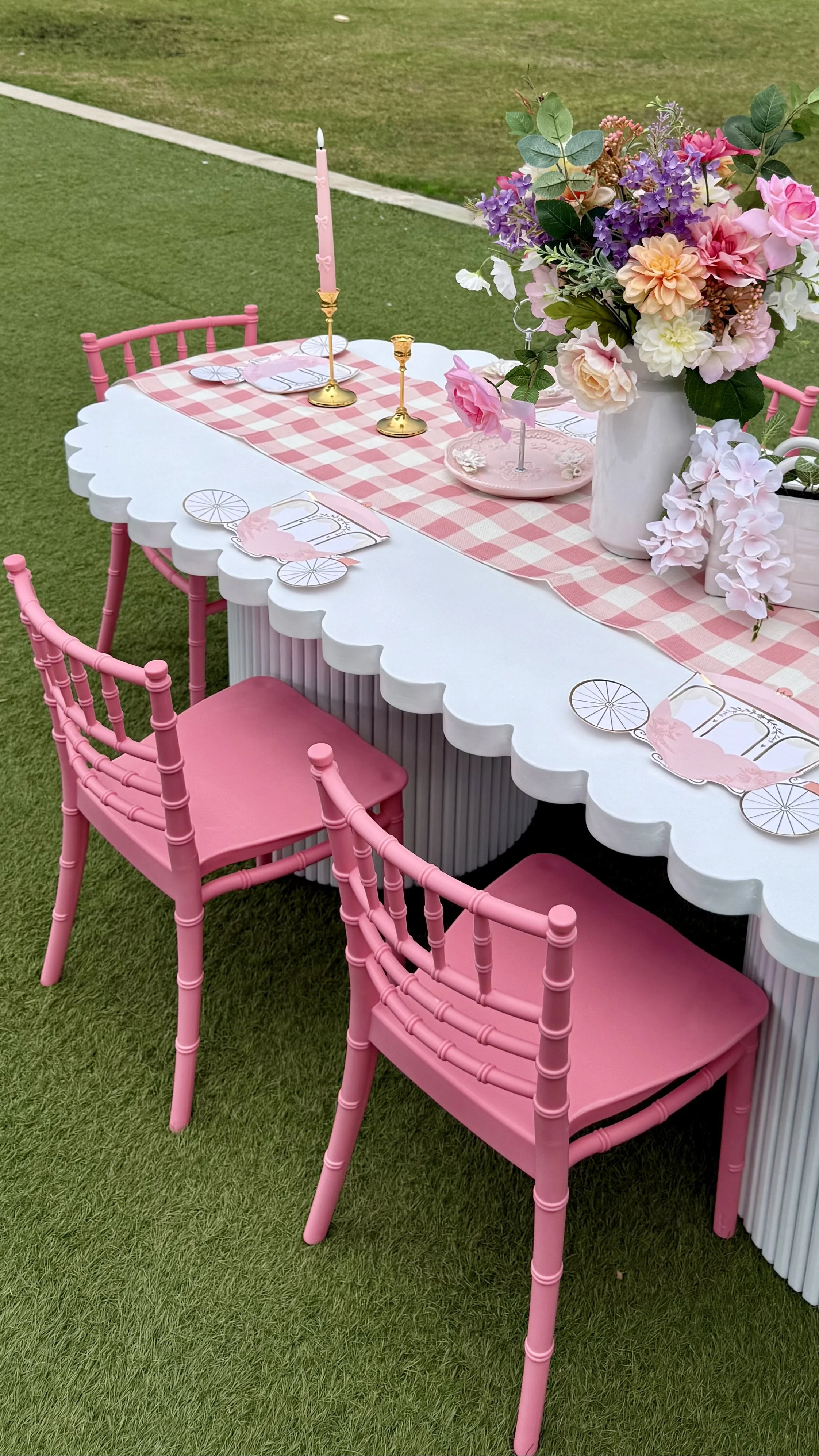 Pink kids Chivalry Chair and scallop table
