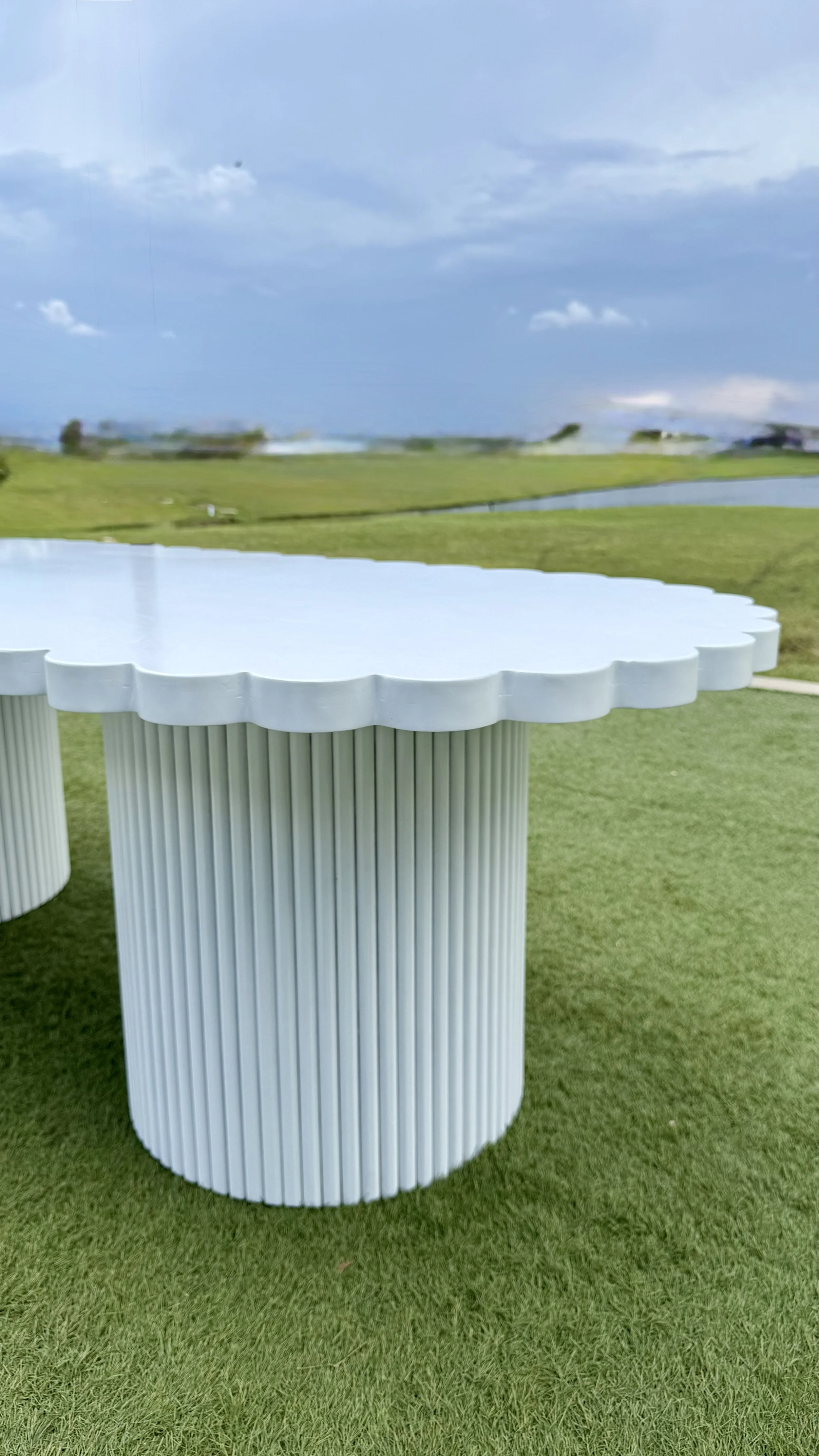Kids white scallop table