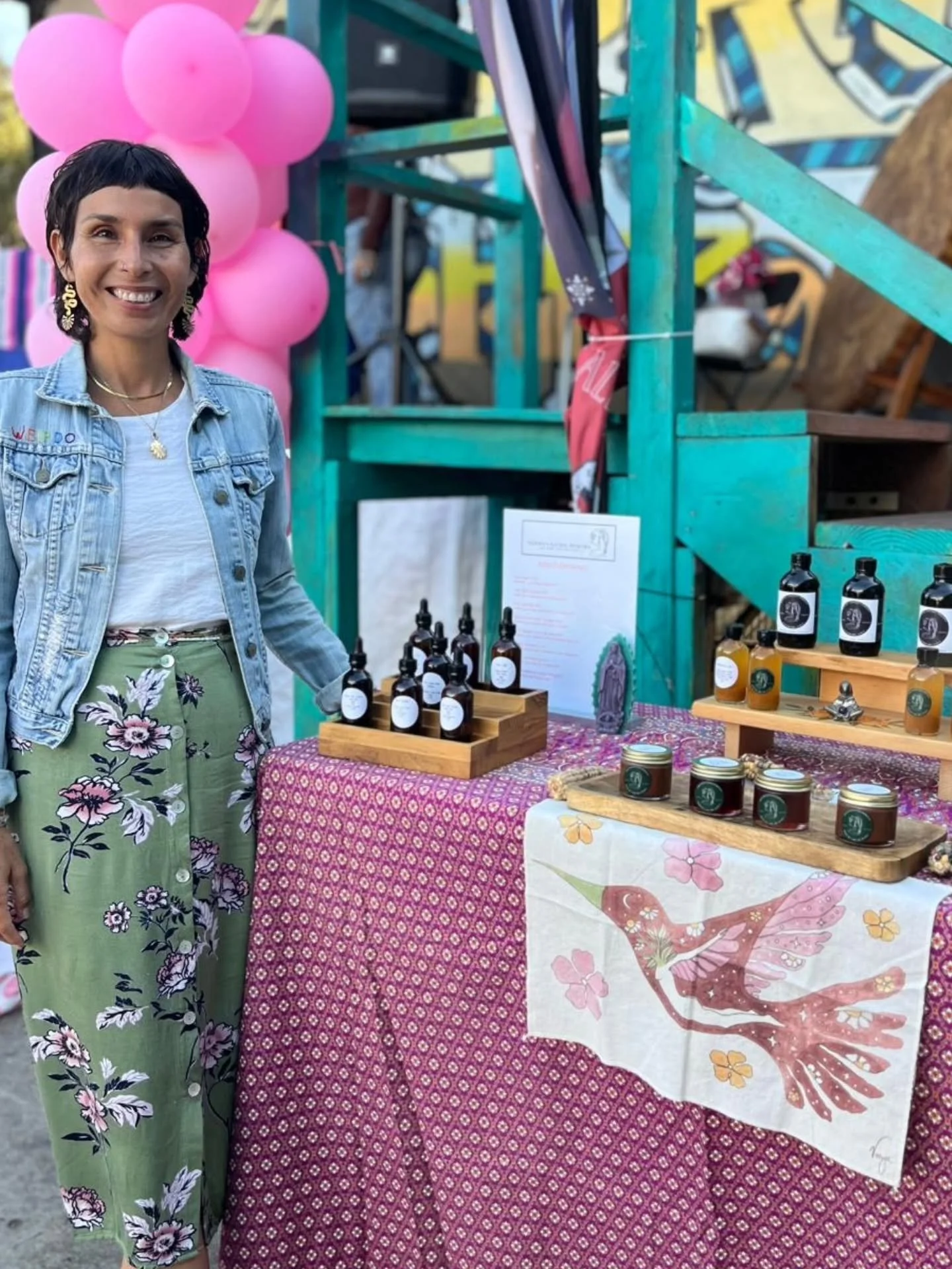 A small glimpse into these precious moments of connection with my friends as we gather around the sweet medicine of Rose.
 I feel so blessed to have a life build around plants and good friends. 
🌹🌿🌹🌿🌹🌿🌹🌿🌹
The deepest bow of gratitude to all 