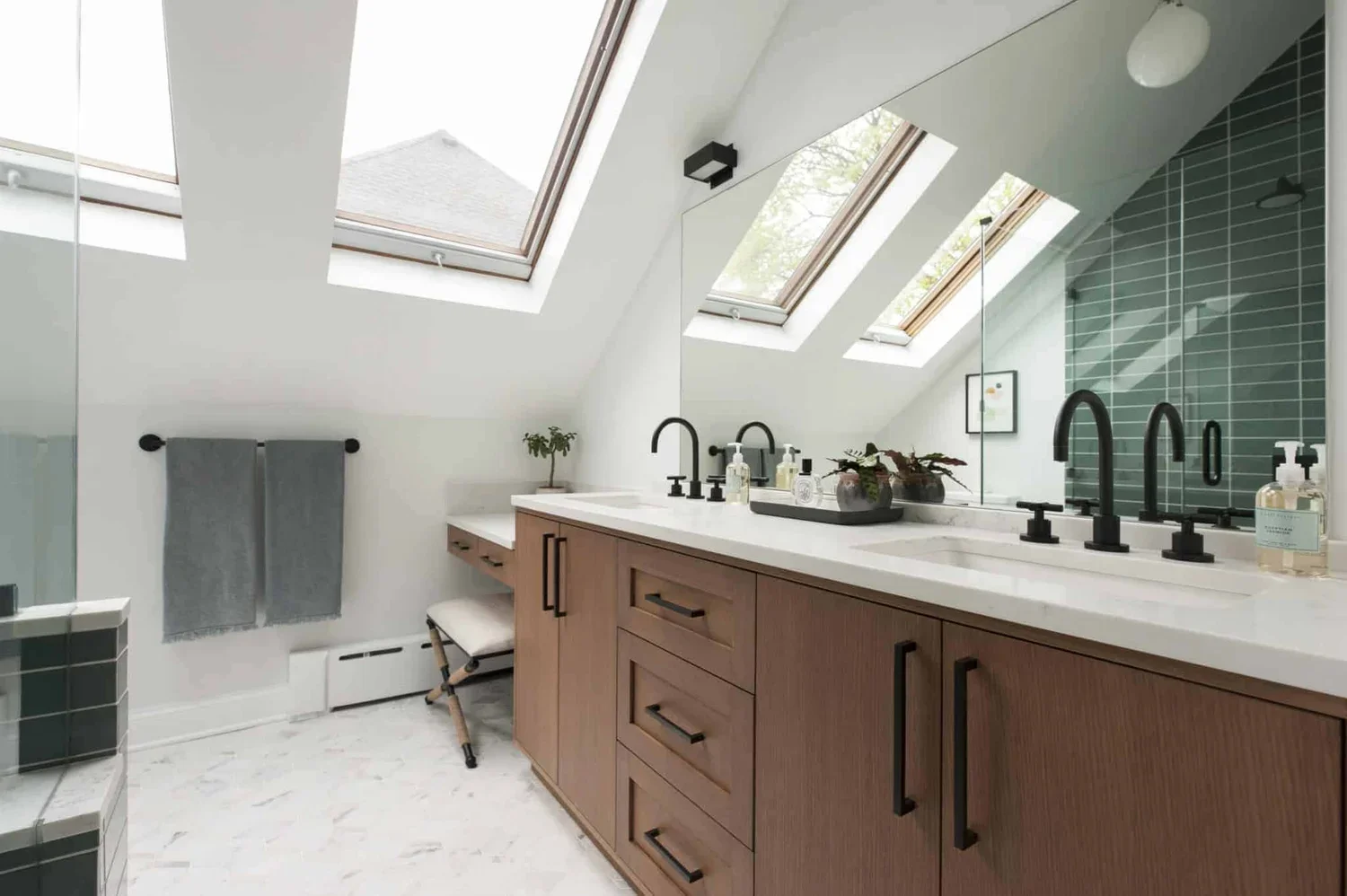 The general layout of the vanity didn’t change because it did function really well for us. The drawer dimensions were customized to accommodate our toiletries that never stood up in the old drawers.