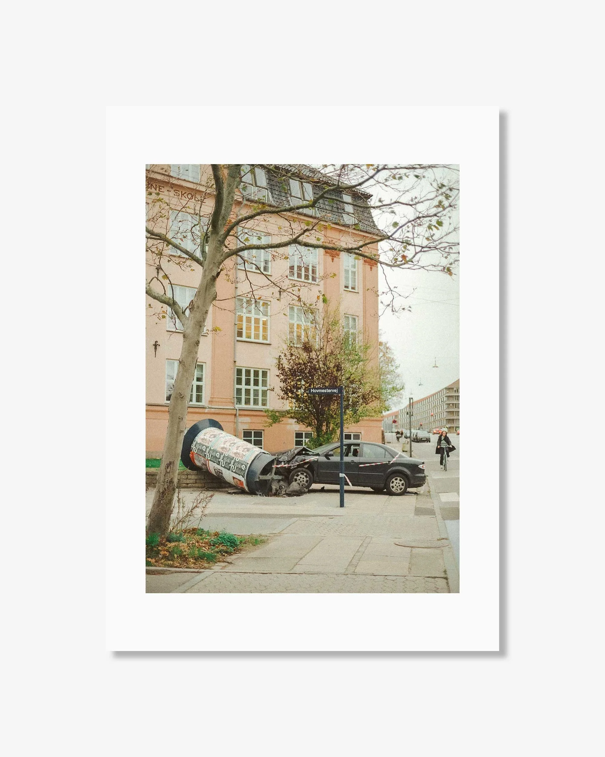 CAR-CRASH-MOCKUP-WHITE-FRAME-01.jpg
