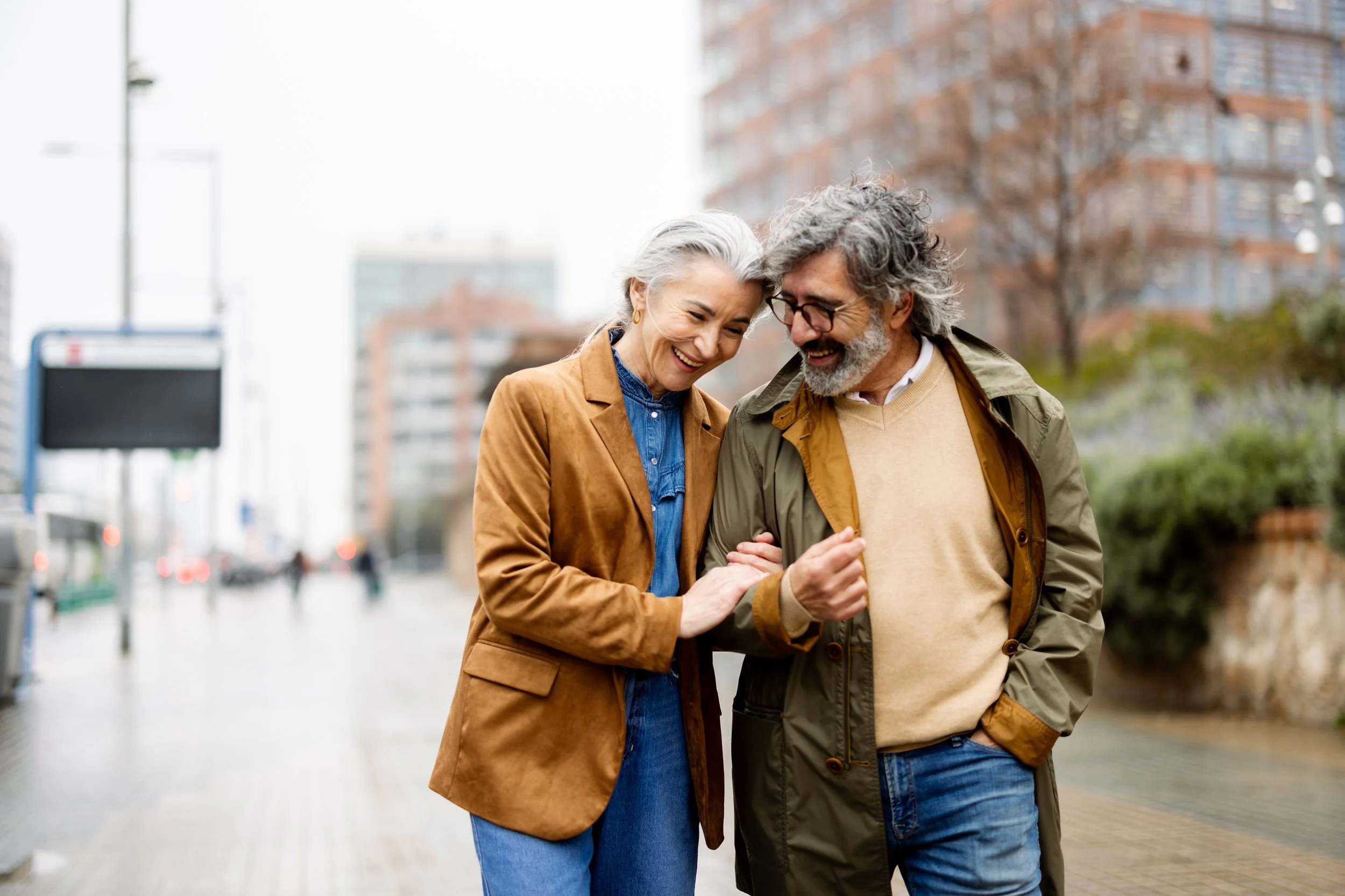 A couple exploring relational and attachment patterns in a supportive context. Deepening their love and secure attachment.