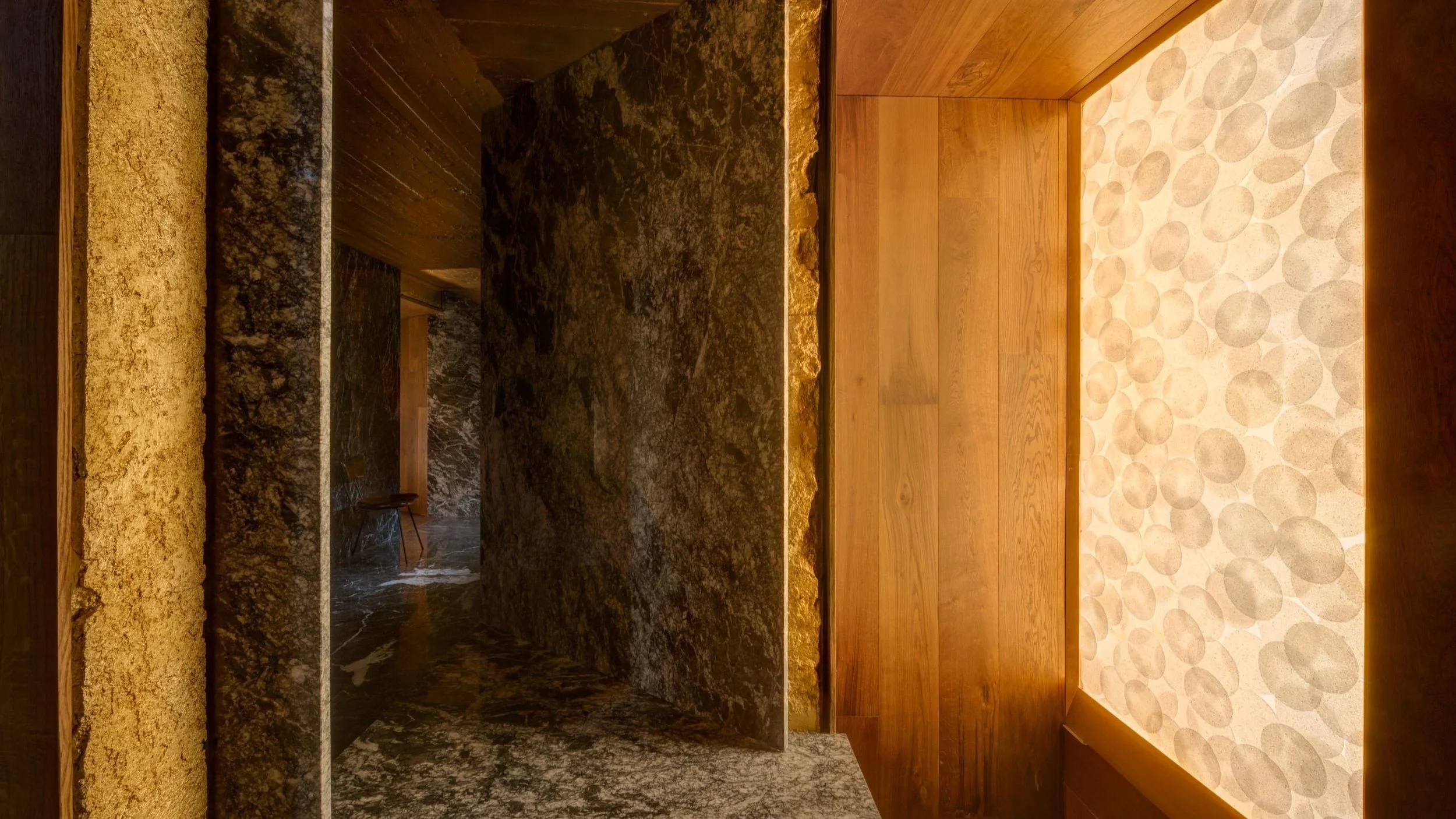 MÁRMOL, MADERA, PINTURA Y ARROZ