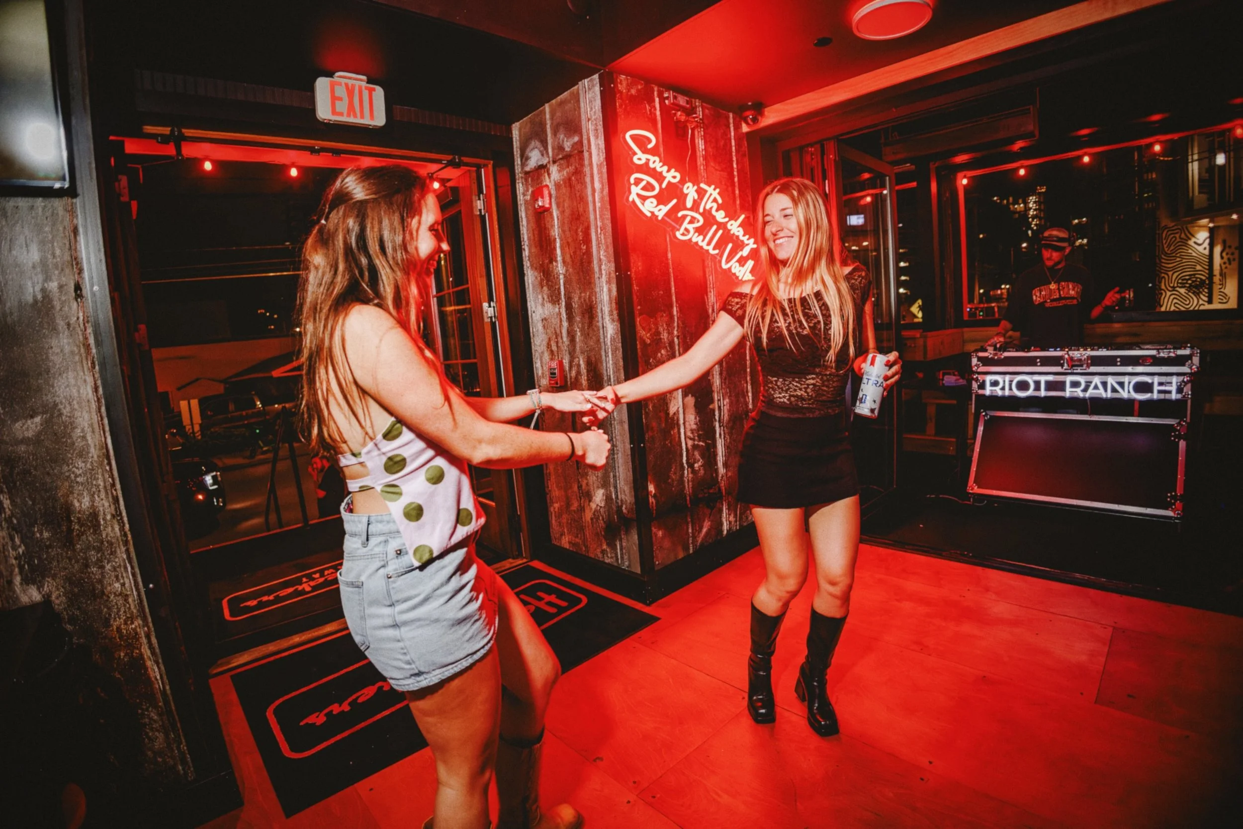 Love is temporary, Midtown is forever 💔 Grab a drink and a hand&mdash;we&rsquo;re dancing the night away with @jordangracemusic at 10pm! 

Hungry? Kitchen open &lsquo;til 2AM