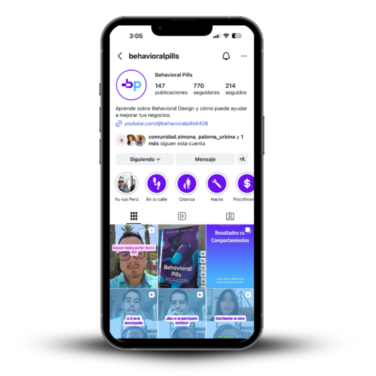 Pantalla de perfil de Instagram de 'Behavioral Pills' en un teléfono móvil, mostrando publicaciones, seguidores y enlaces relacionados con diseño de comportamiento y ayuda para negocios.
