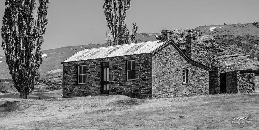 MitchellsCottage_24x12_B&W_V01.png