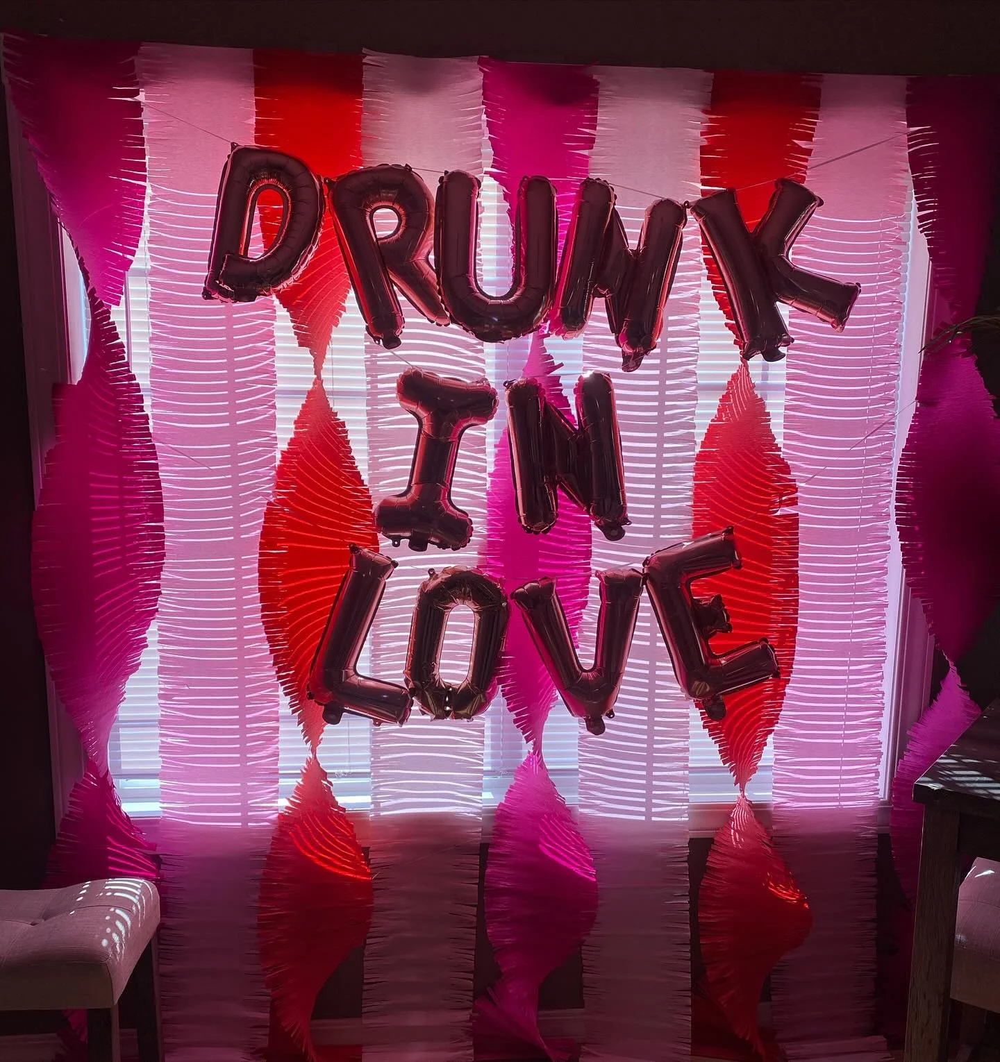 When you live out of town, but want your bachelorette weekend Airbnb setup when you arrive. We got you! 🎀 
We created some custom details and had the Airbnb ready when the party crew rolled in ready for their weekend attending a concert at @bendconc