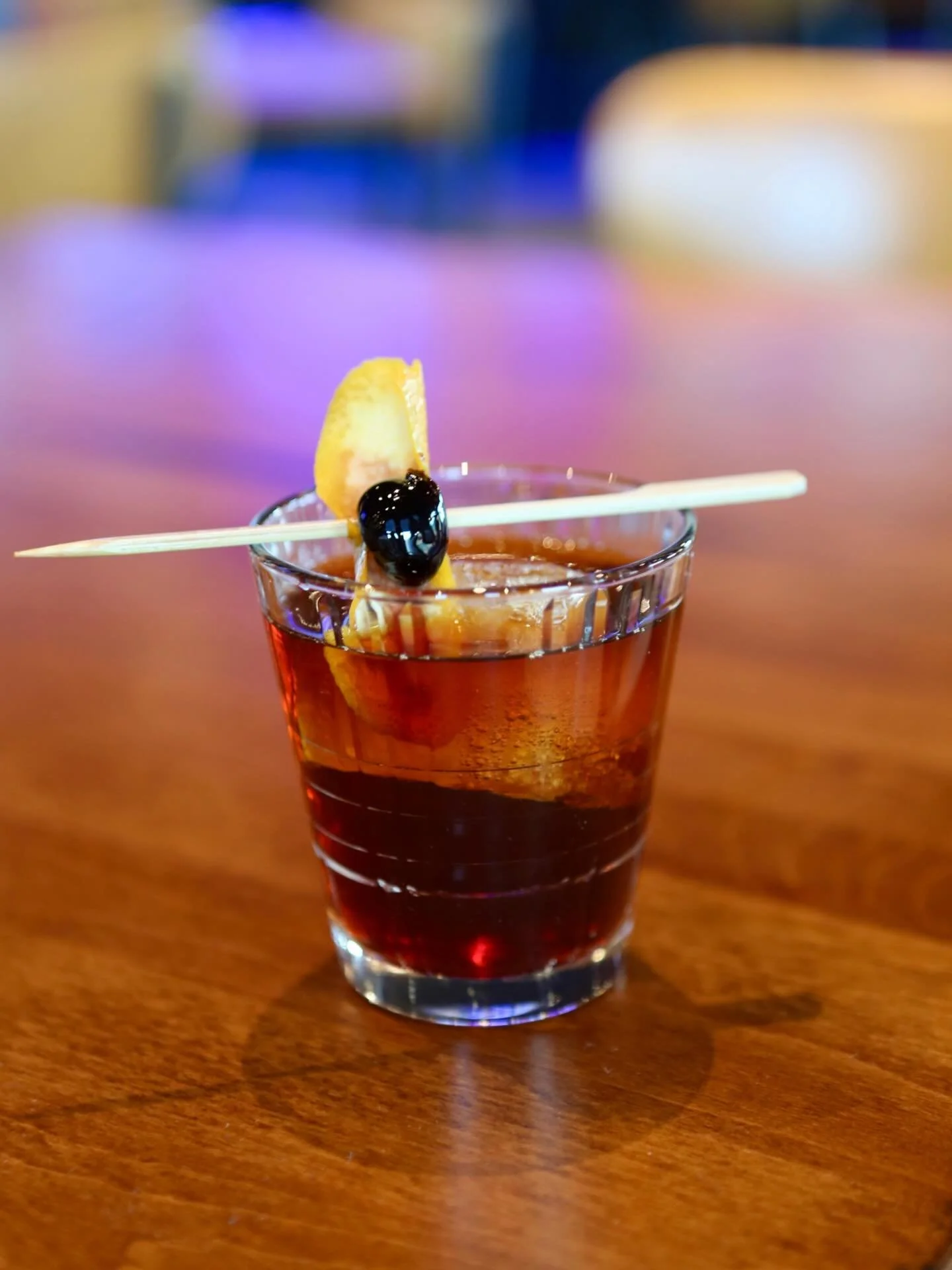 Our James Dean, the perfect thing to keep you cool☀️🥃
Grab a bite and a drink at Zeke&rsquo;s this weekend!

#zekesrooftopandgrill #jamesdean #johnstoniowa #johnstontowncenter #thirstythursday
