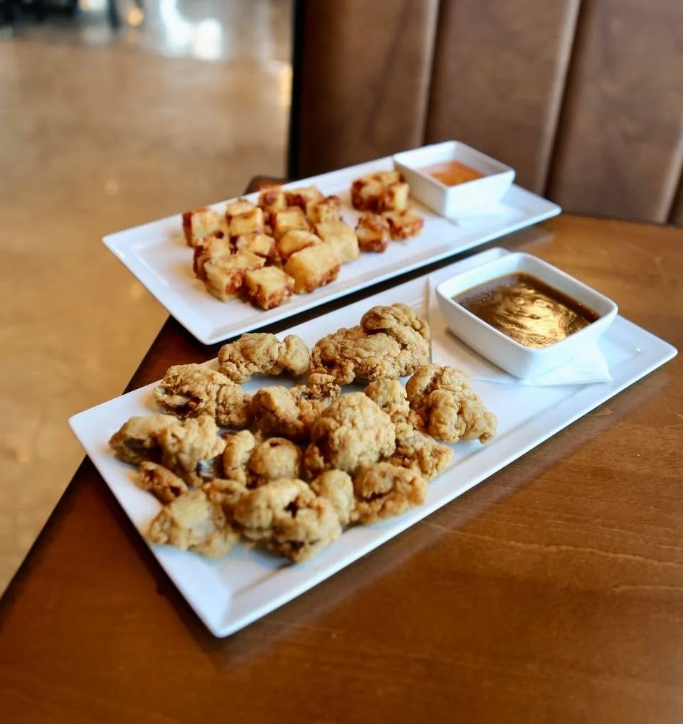 It&rsquo;s an appetizer kind of weekend for sure🧀🍗😋
Come check out Zeke&rsquo;s this weekend!

#zekesrooftopandgrill #johnstoniowa #johnstontowncenter #cheesecurds #chickengizzards