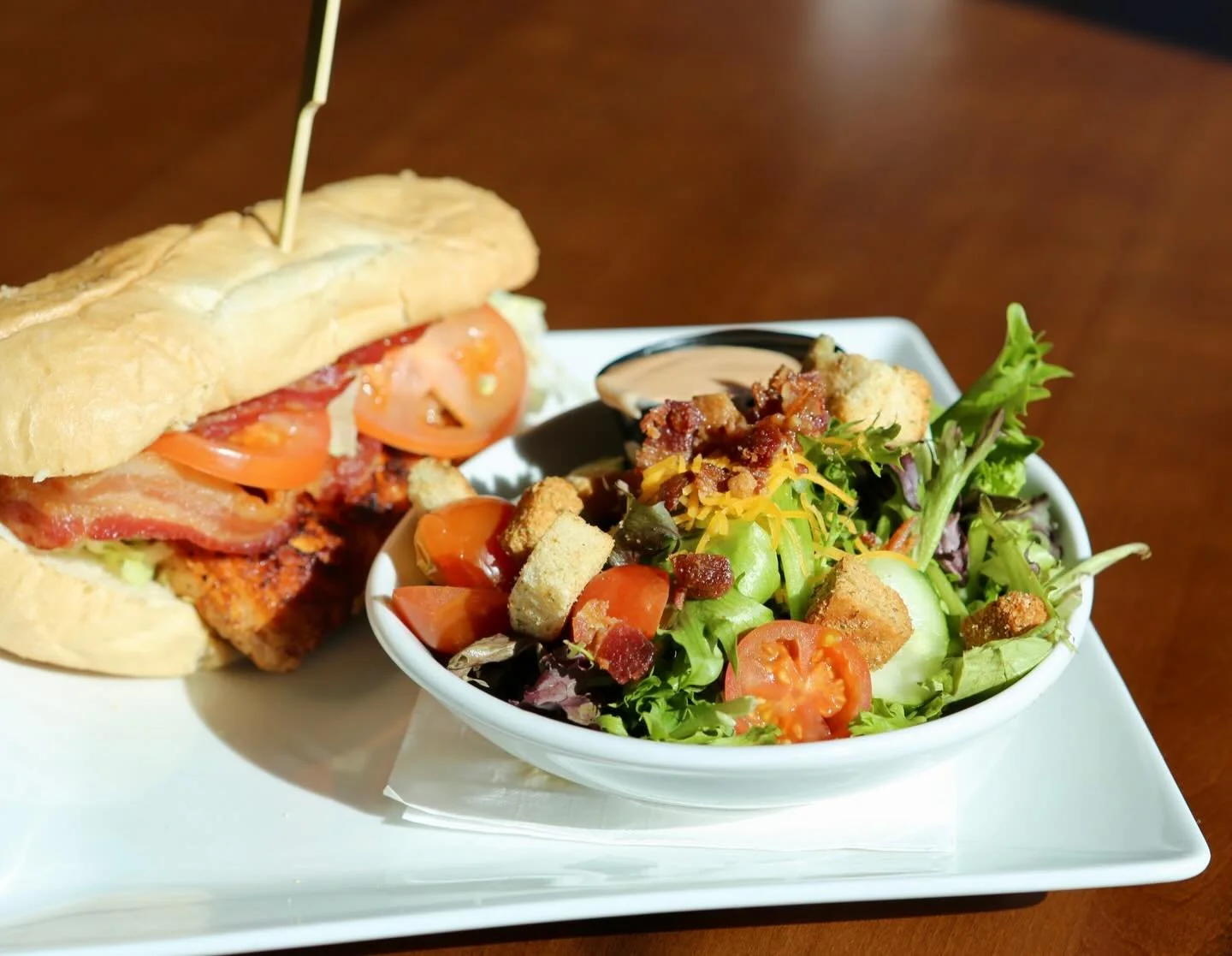 It&rsquo;s the perfect kind of day to head on over to Zeke&rsquo;s for a fresh bite🥪🥗☀️

#zekesrooftopandgrill #zekes #johnstoniowa #johnstontowncenter #sunnyday