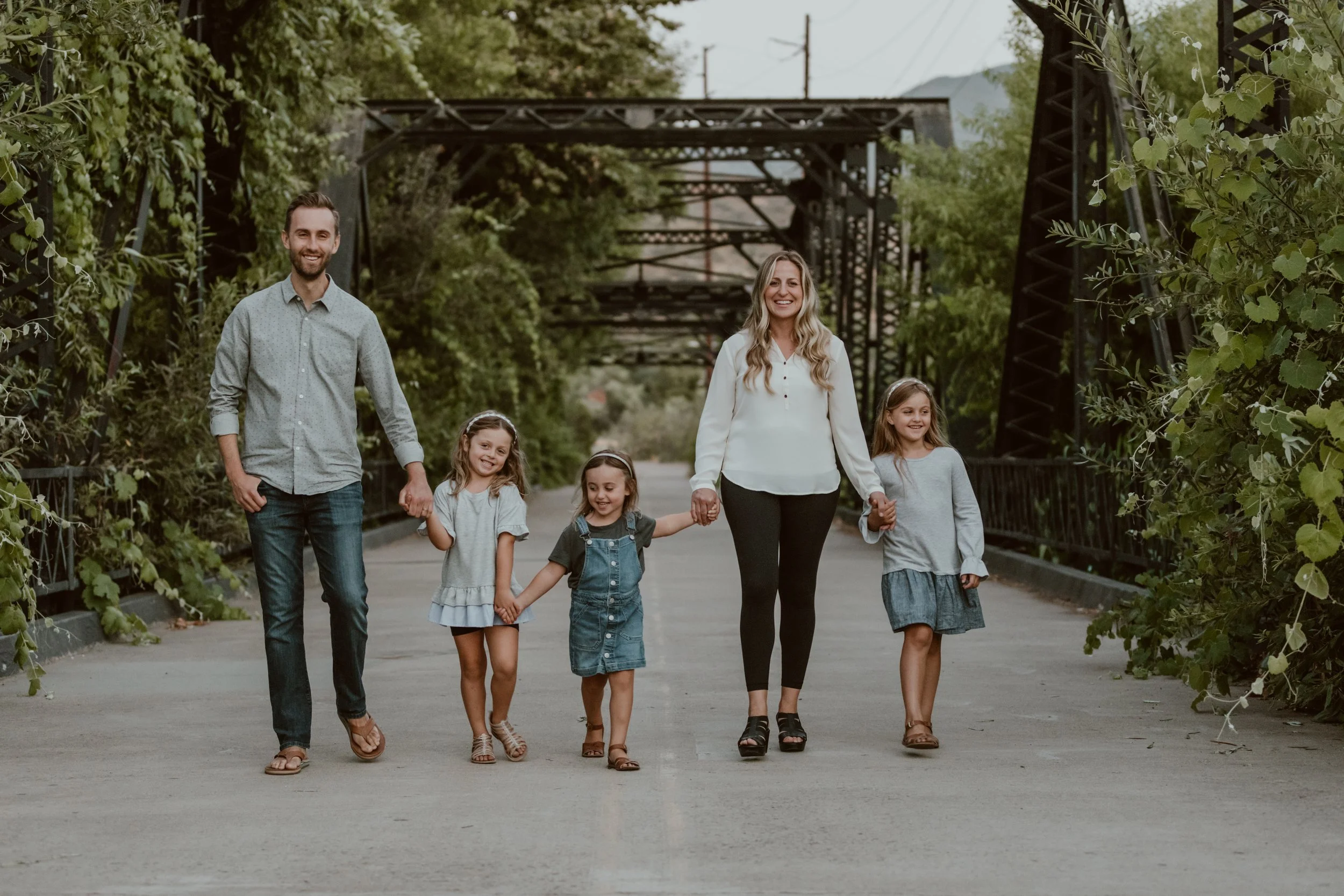 Candid family photography session in The Woodlands, Texas, focused on real moments.