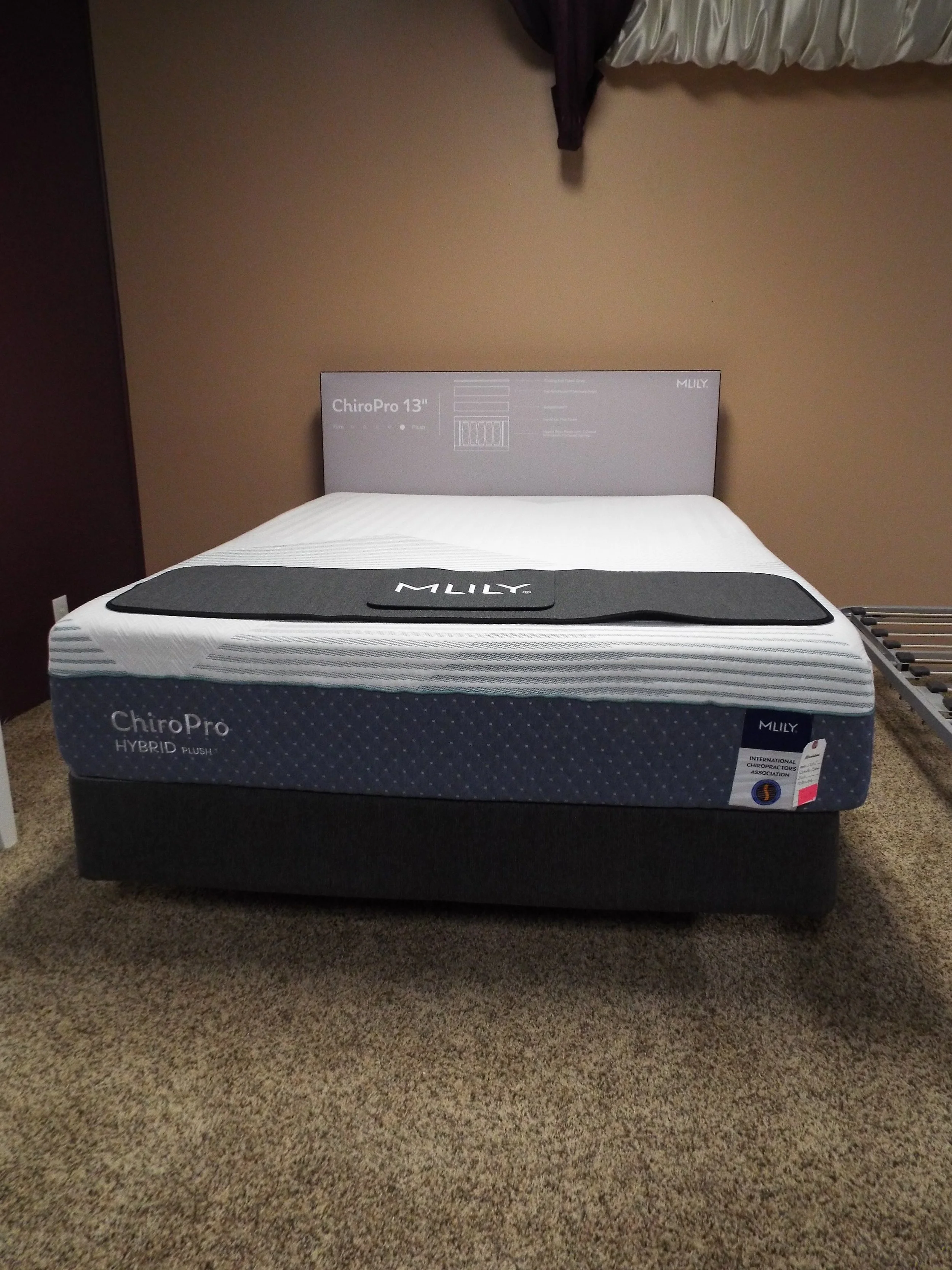 Chiropro Hybrid Plush Mattress Queen F3E-106