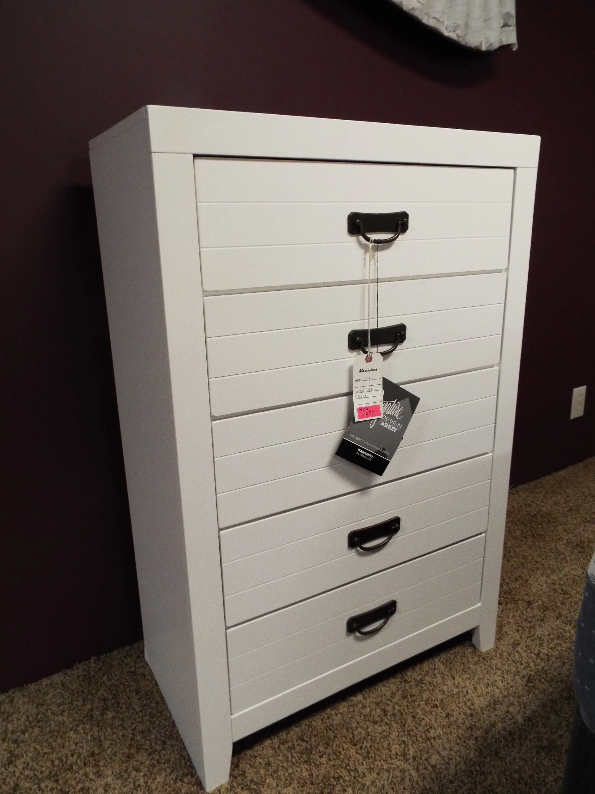 Ashley Dresser B427-46 F3E-107