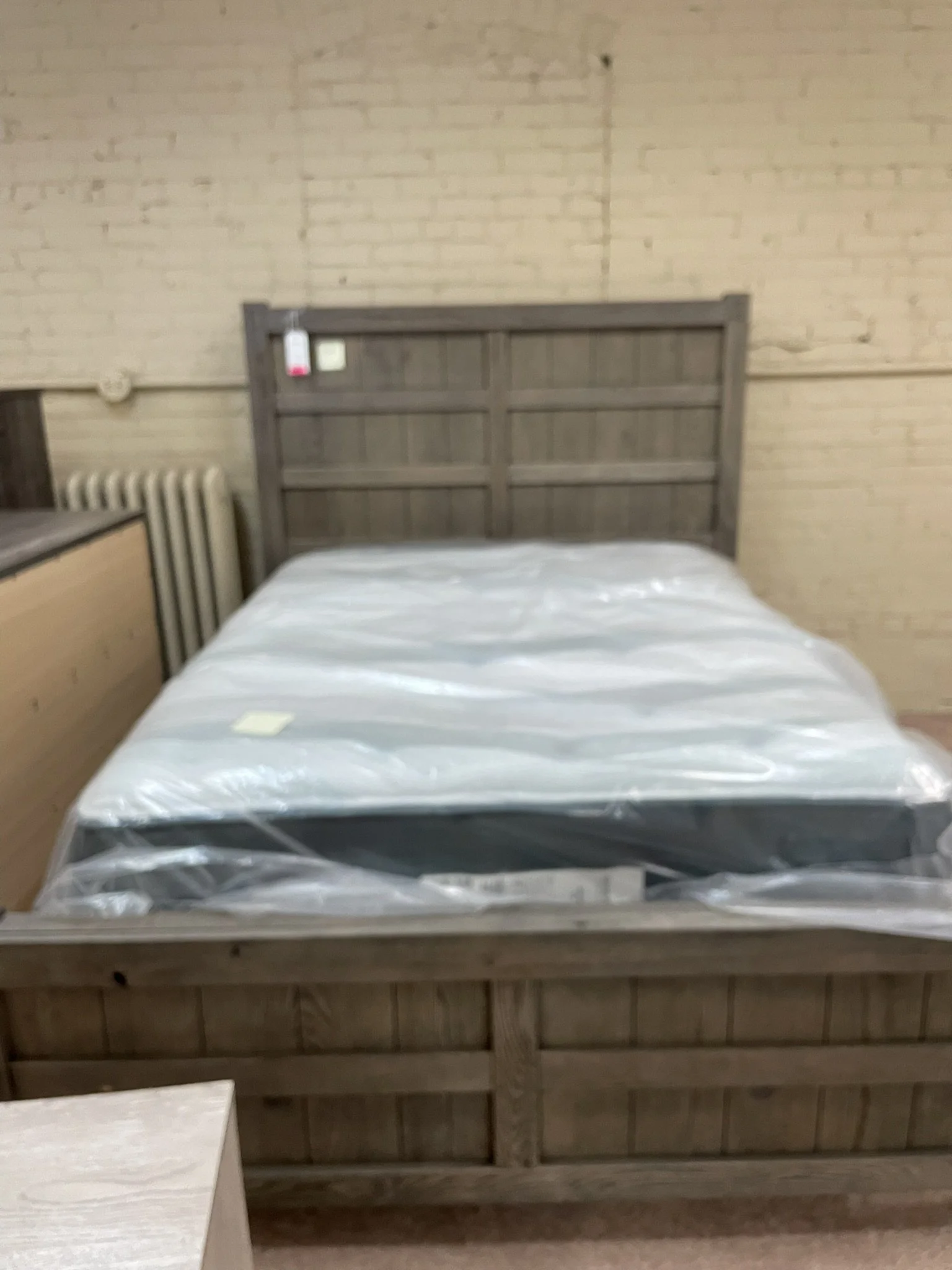 Vaughn Bassett Queen/Full Bed 751-   F3-68