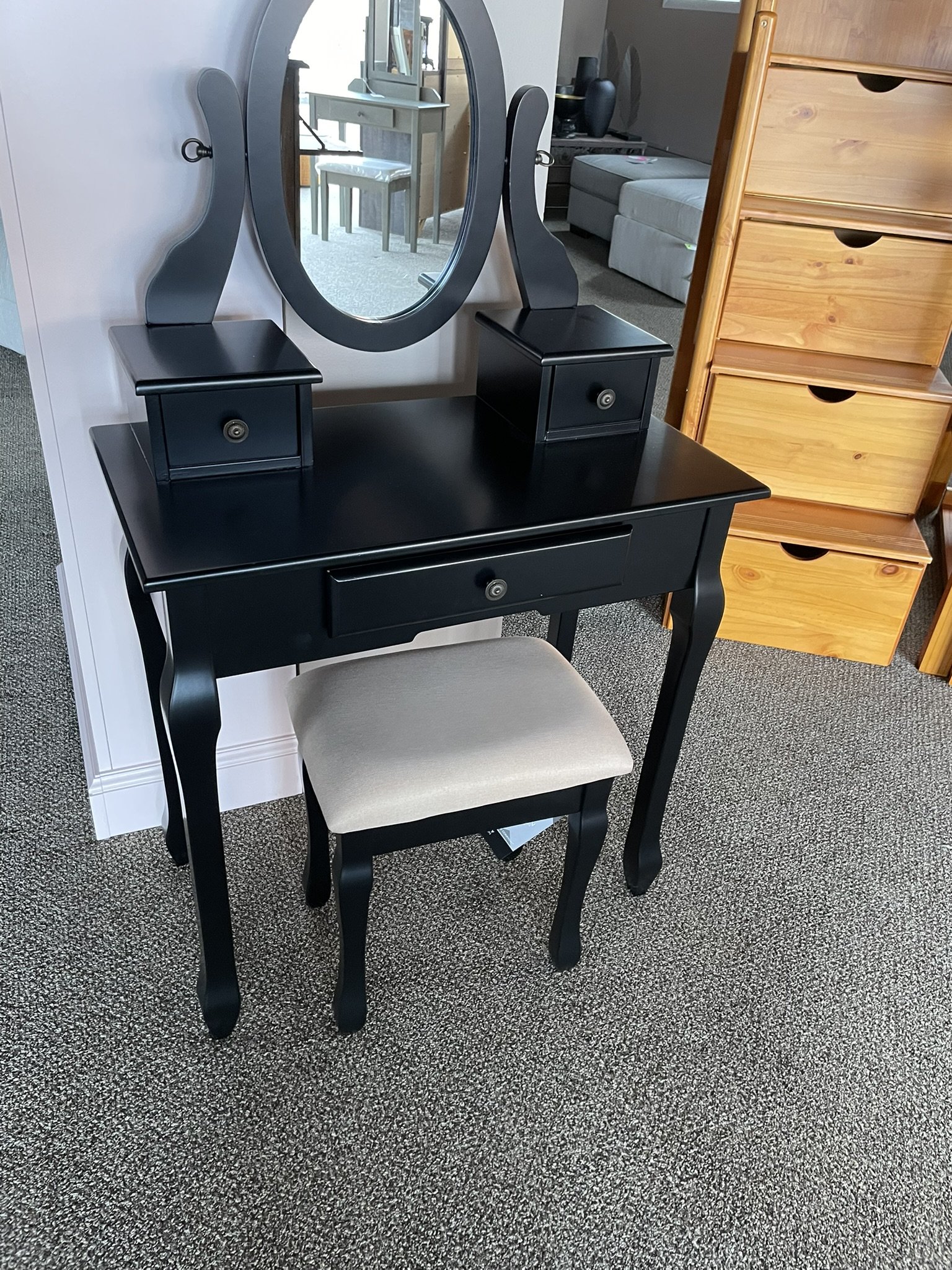 Ashley Furniture Huey Vineyard Vanity/mirror/stool B128-122 M57