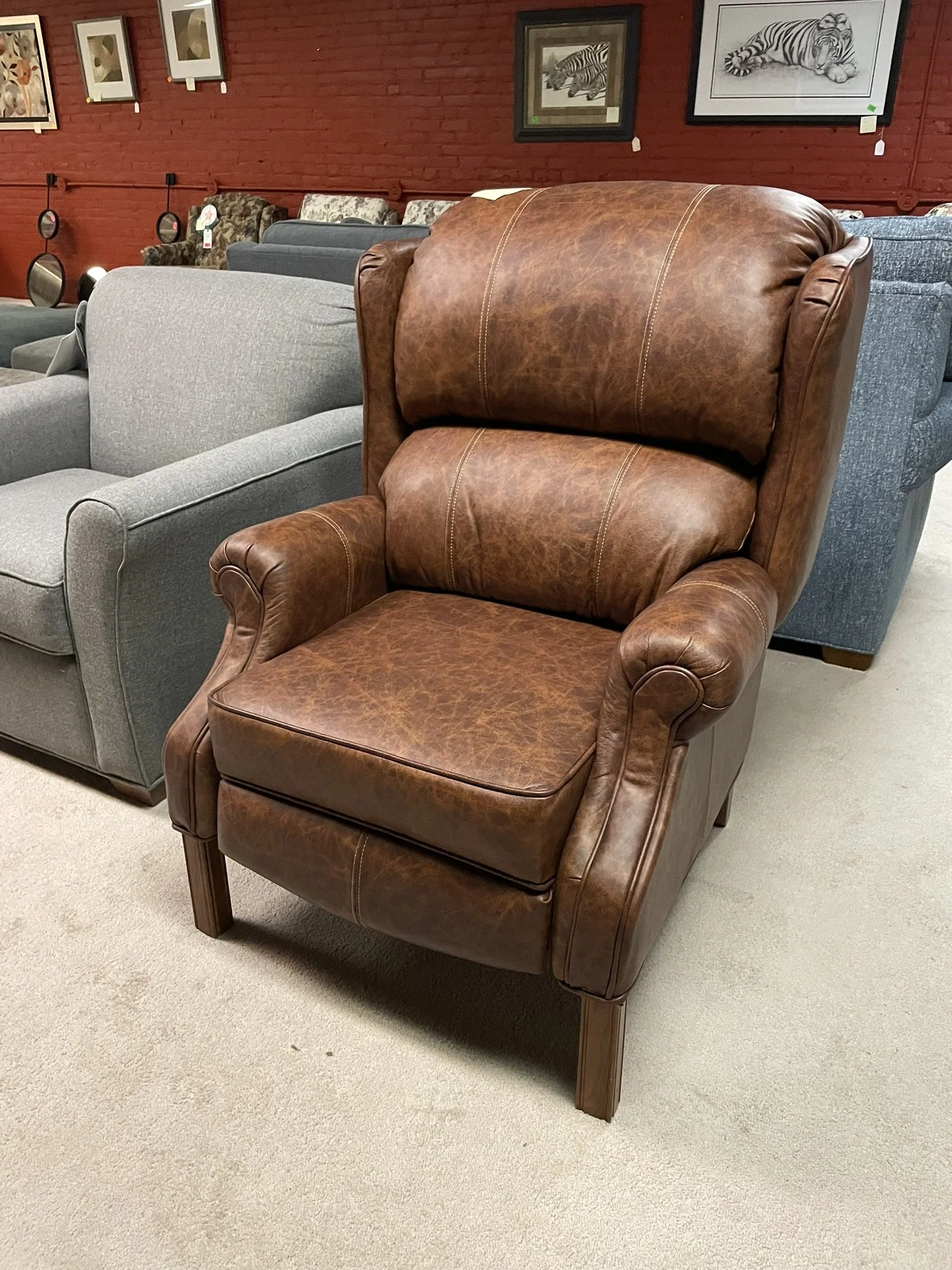 Lancer Saloon Edmond Leather Manual Recliner F4-25