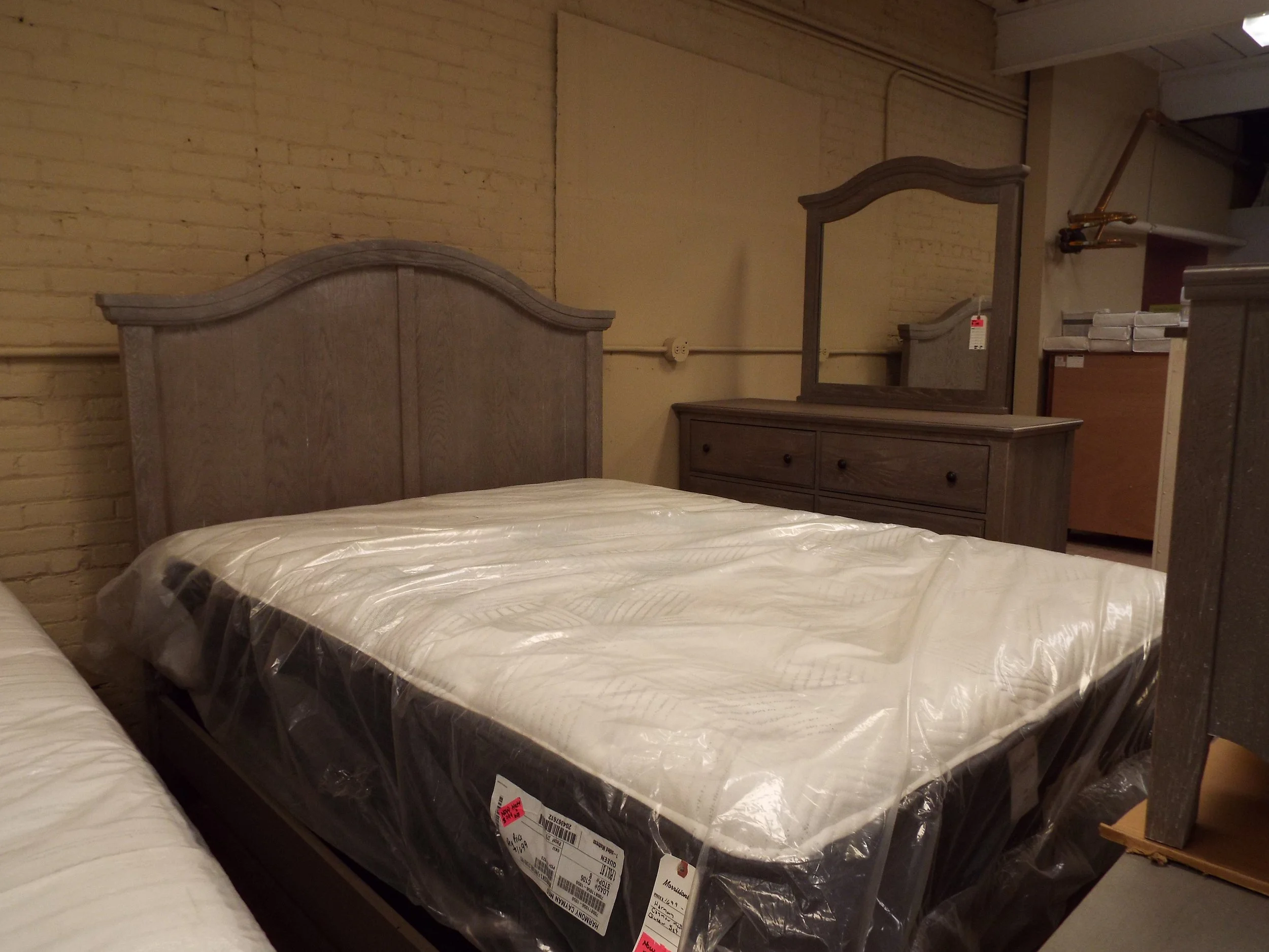 Vaughn Bassett Queen Bed With Dresser and Mirror Curved Headboard Gray 766-002 F3-73