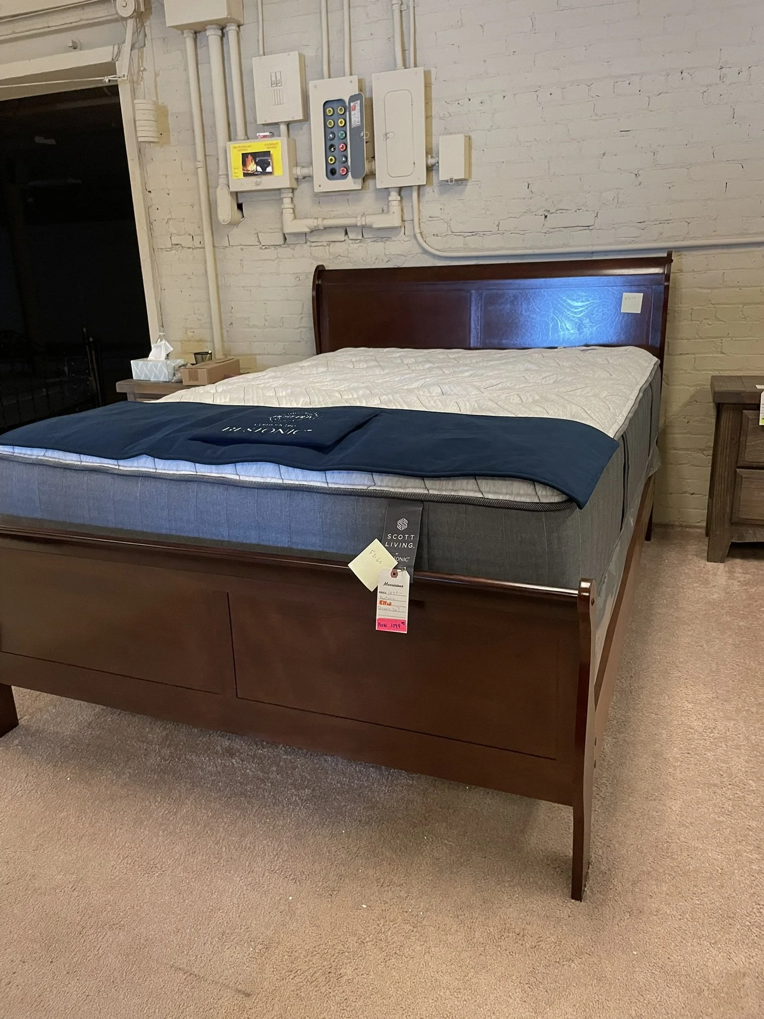 Cherry Sleigh Bed Queen Size F3-59